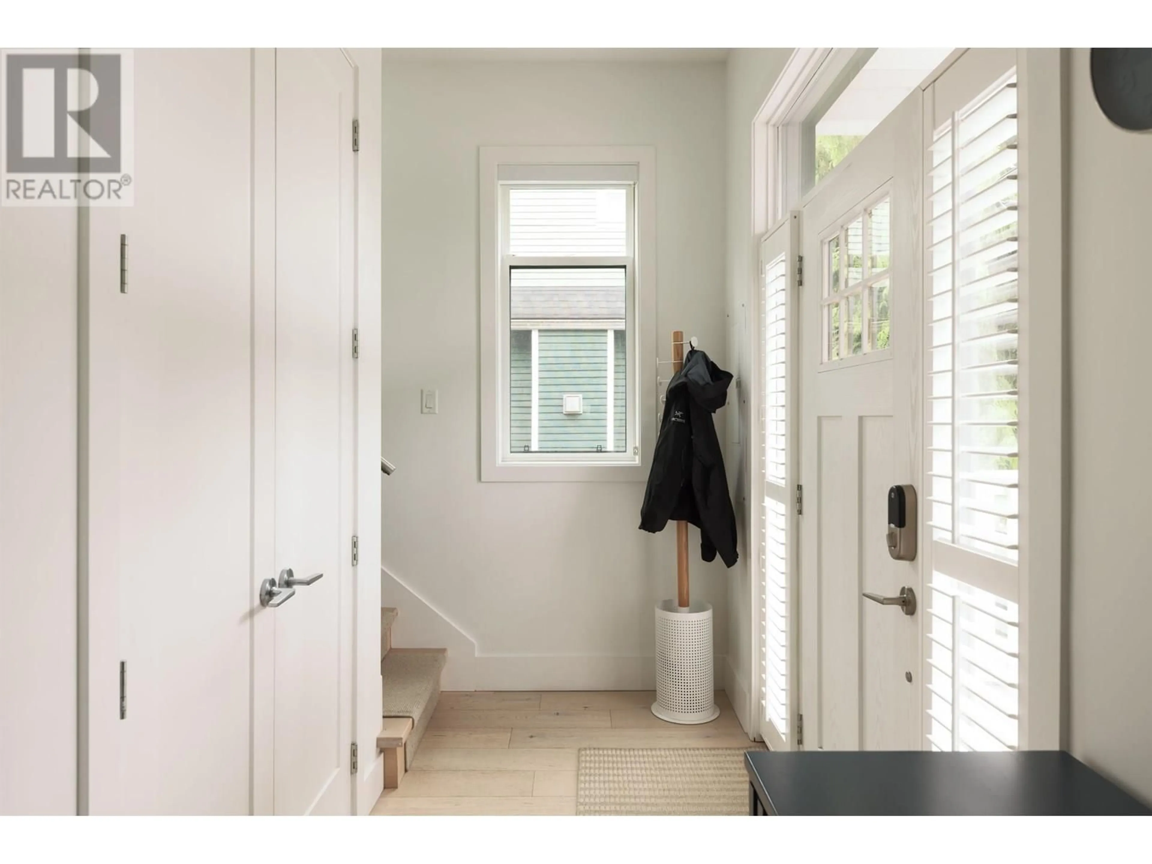 Indoor entryway for 1636 VICTORIA DRIVE, Vancouver British Columbia V5L4H3