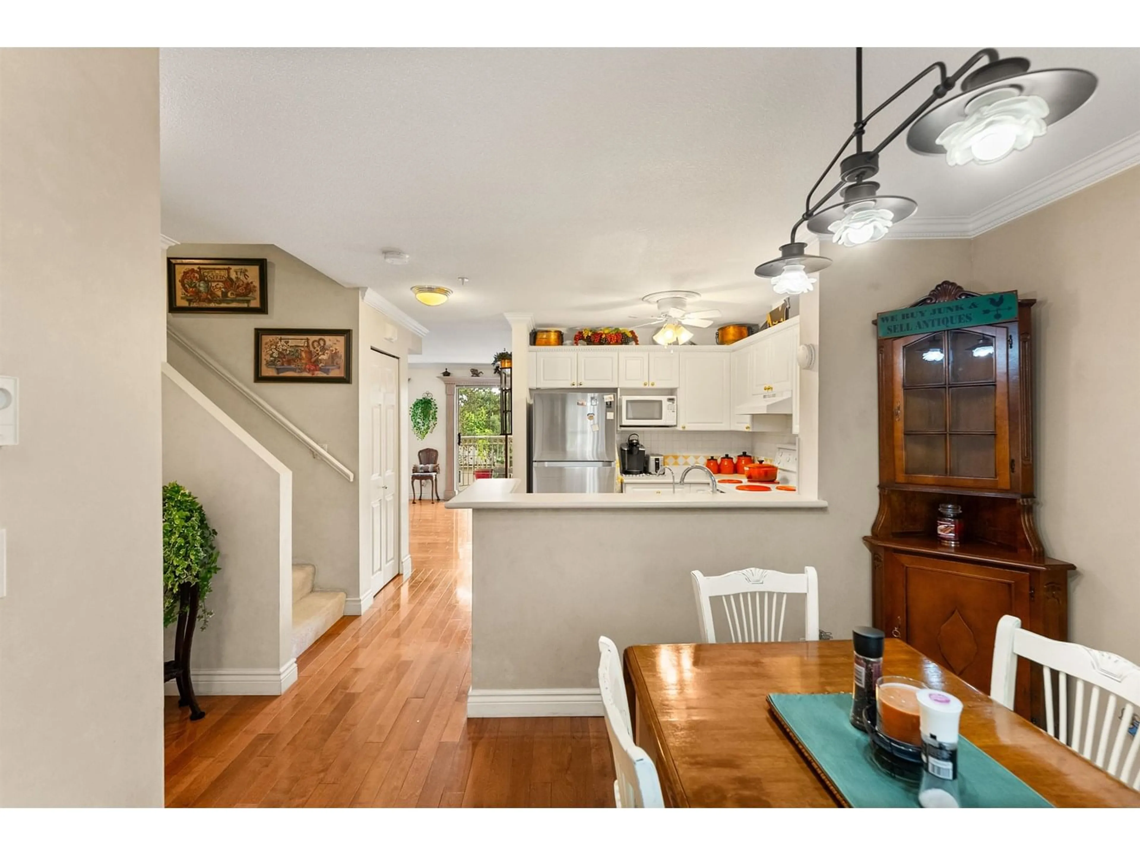 Open concept kitchen, wood/laminate floor for 302 - 15258 105, Surrey British Columbia V3R0W8