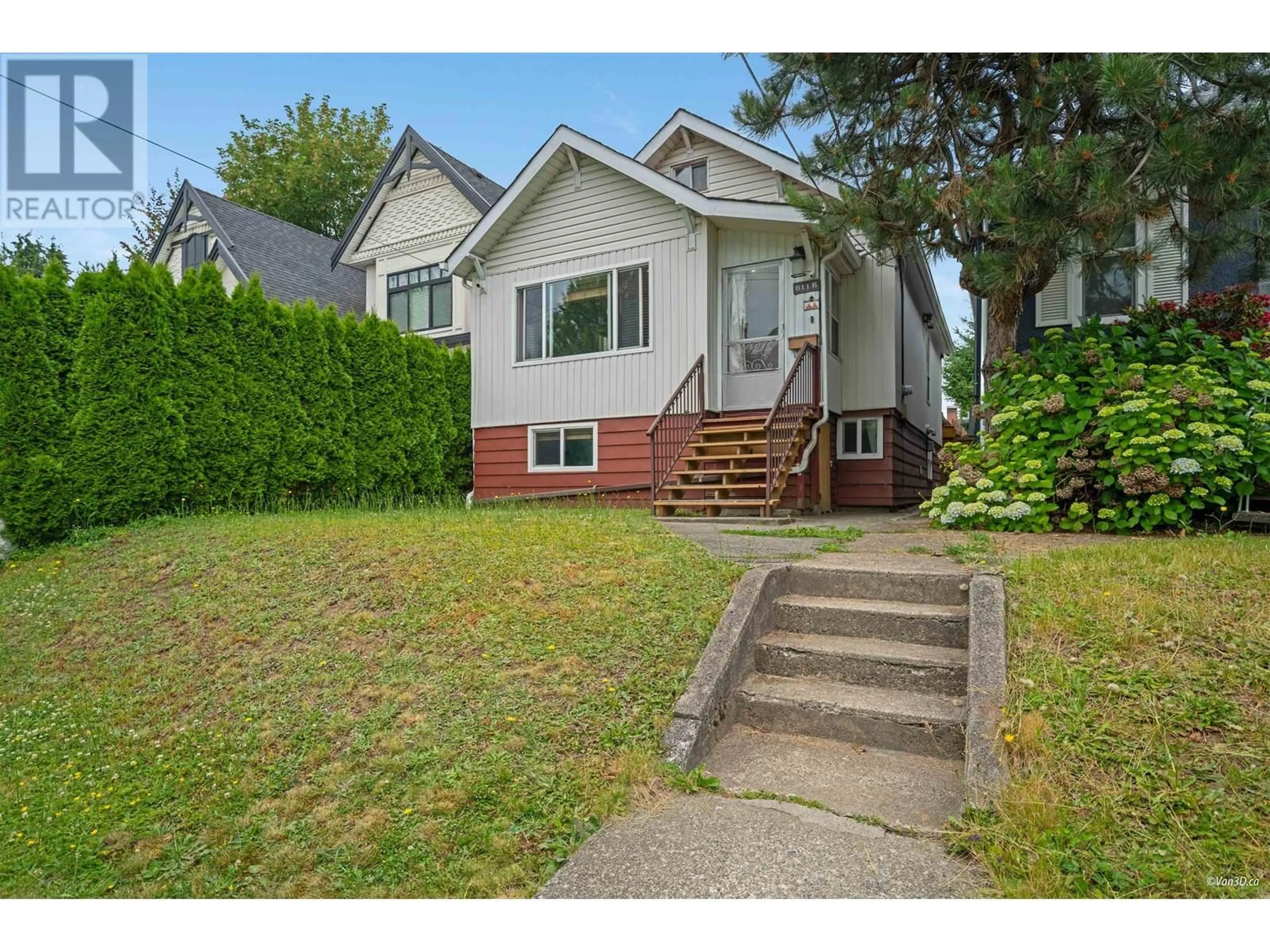 Home with vinyl exterior material, street for 811B DUBLIN STREET, New Westminster British Columbia V3M2Y5