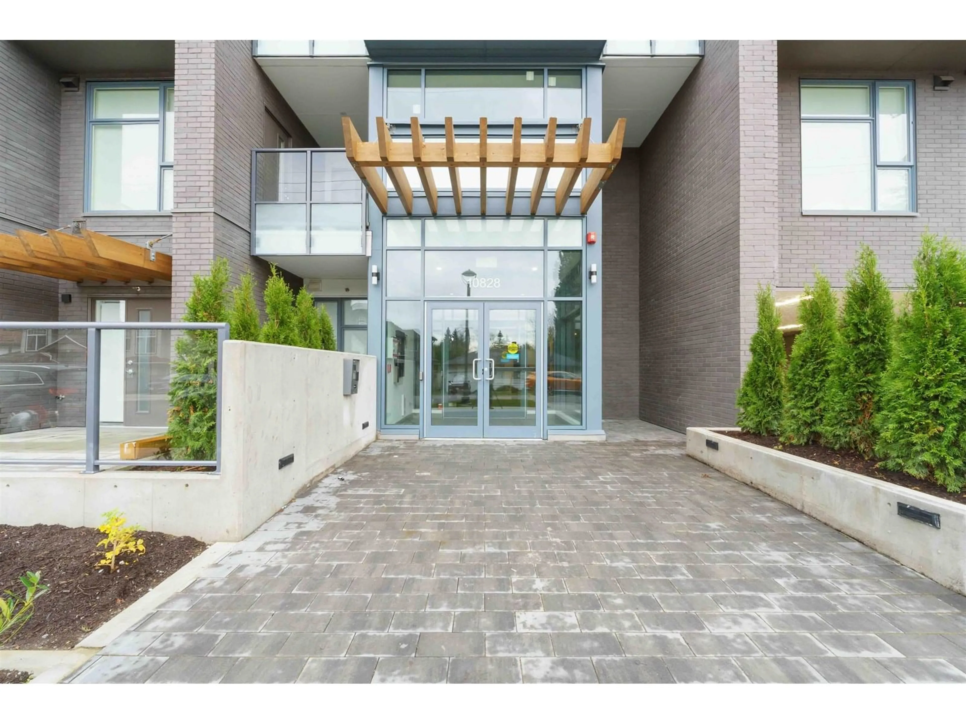 Indoor foyer for W507 - 10828 139A, Surrey British Columbia V3T0V1