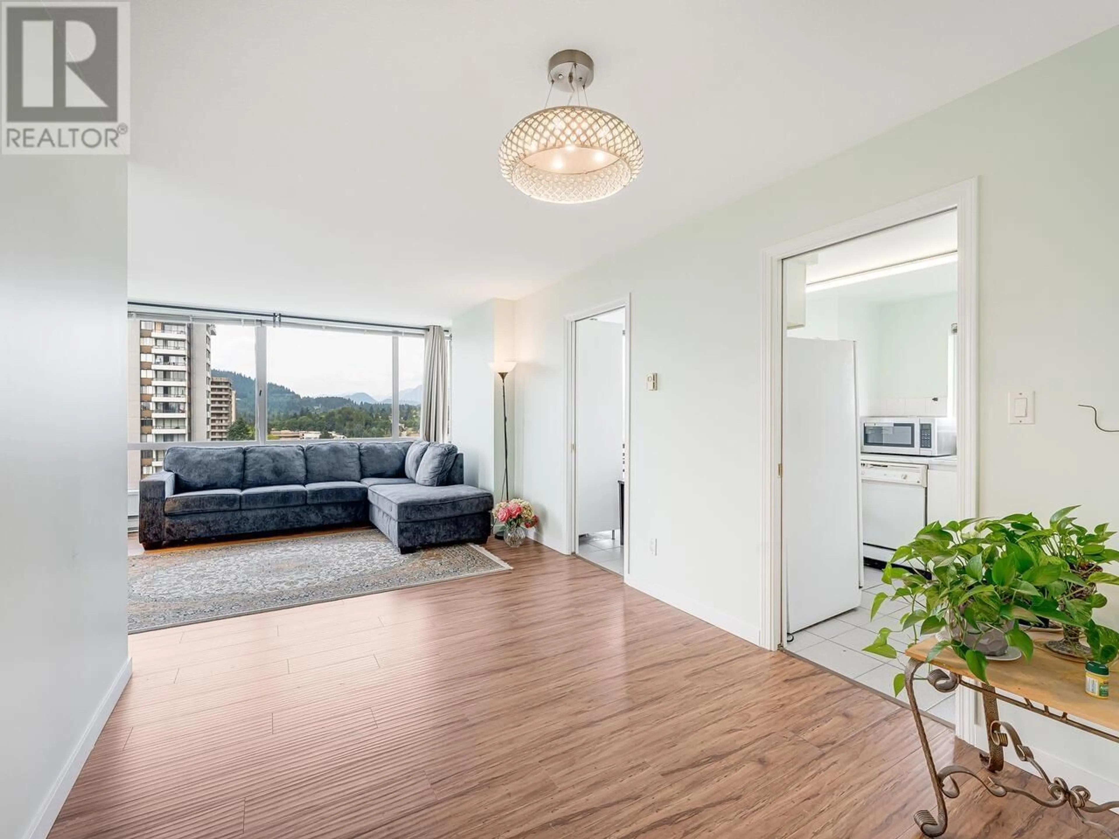 Living room with furniture, wood/laminate floor for 2106 - 9603 MANCHESTER DRIVE, Burnaby British Columbia V3N4Y7