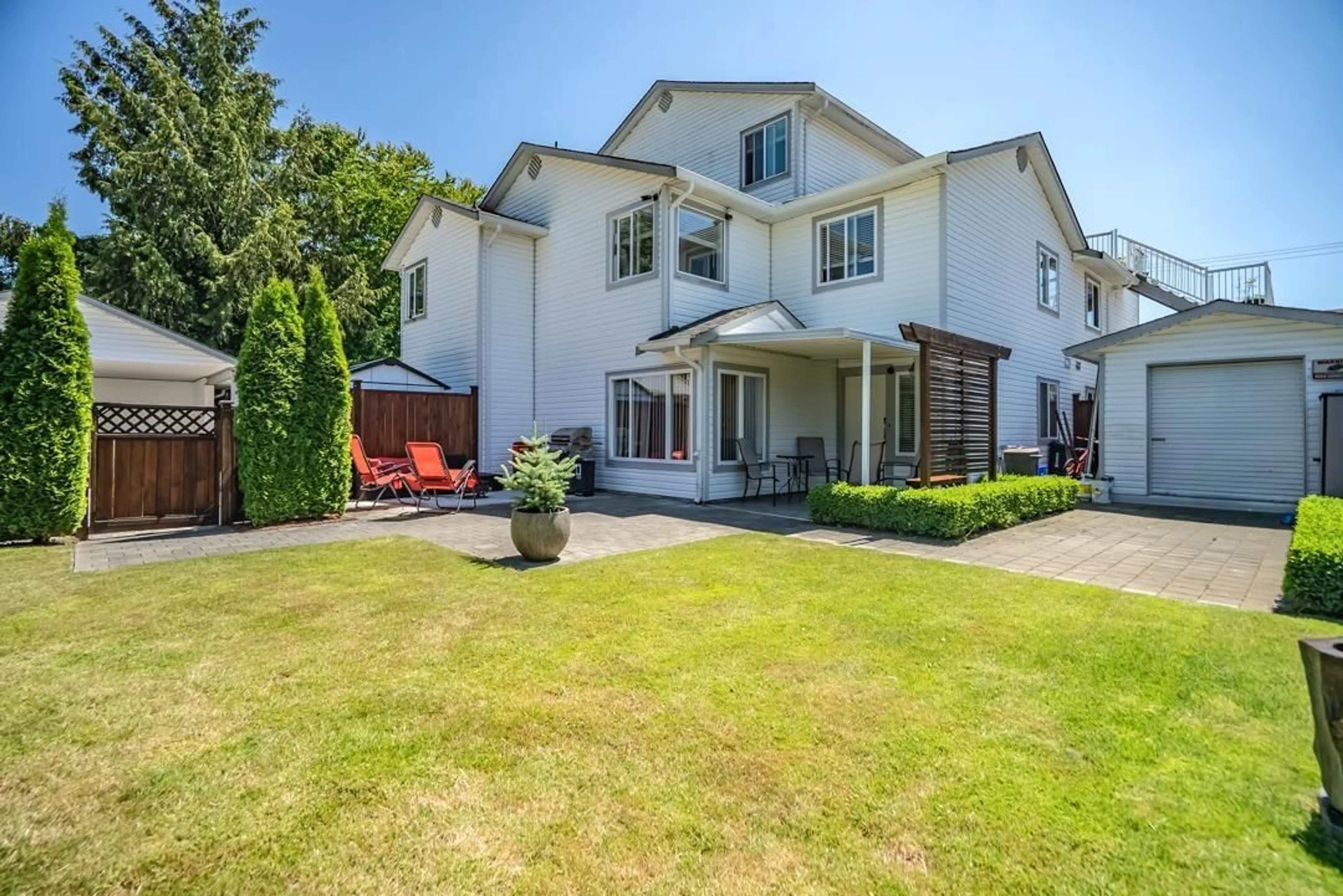 A pic from outside/outdoor area/front of a property/back of a property/a pic from drone, street for 1 - 20170 MICHAUD, Langley British Columbia V3A4B2