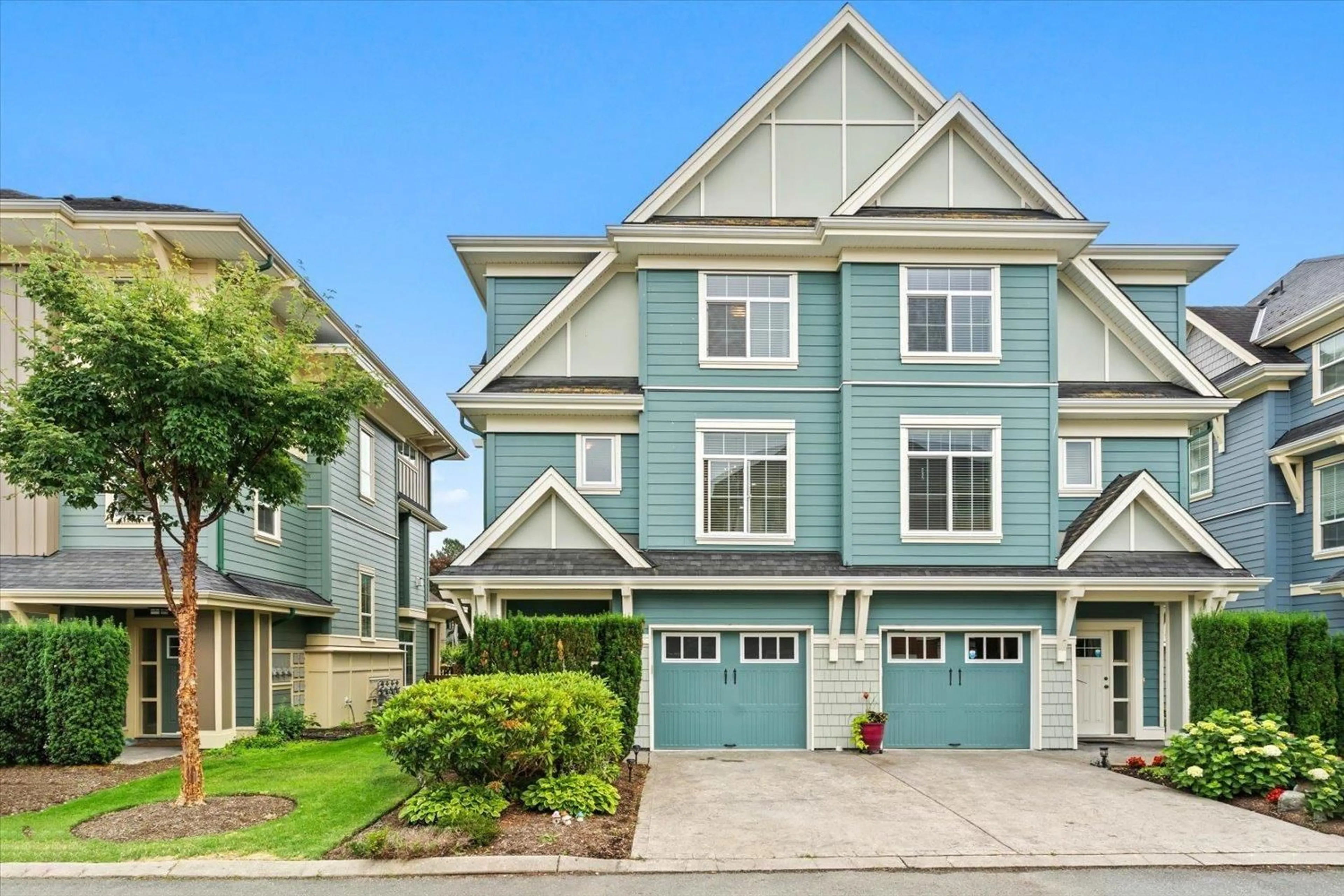 Home with vinyl exterior material, street for 34 - 45290 SOOWAHLIE CRESCENT, Chilliwack British Columbia V2R0S6