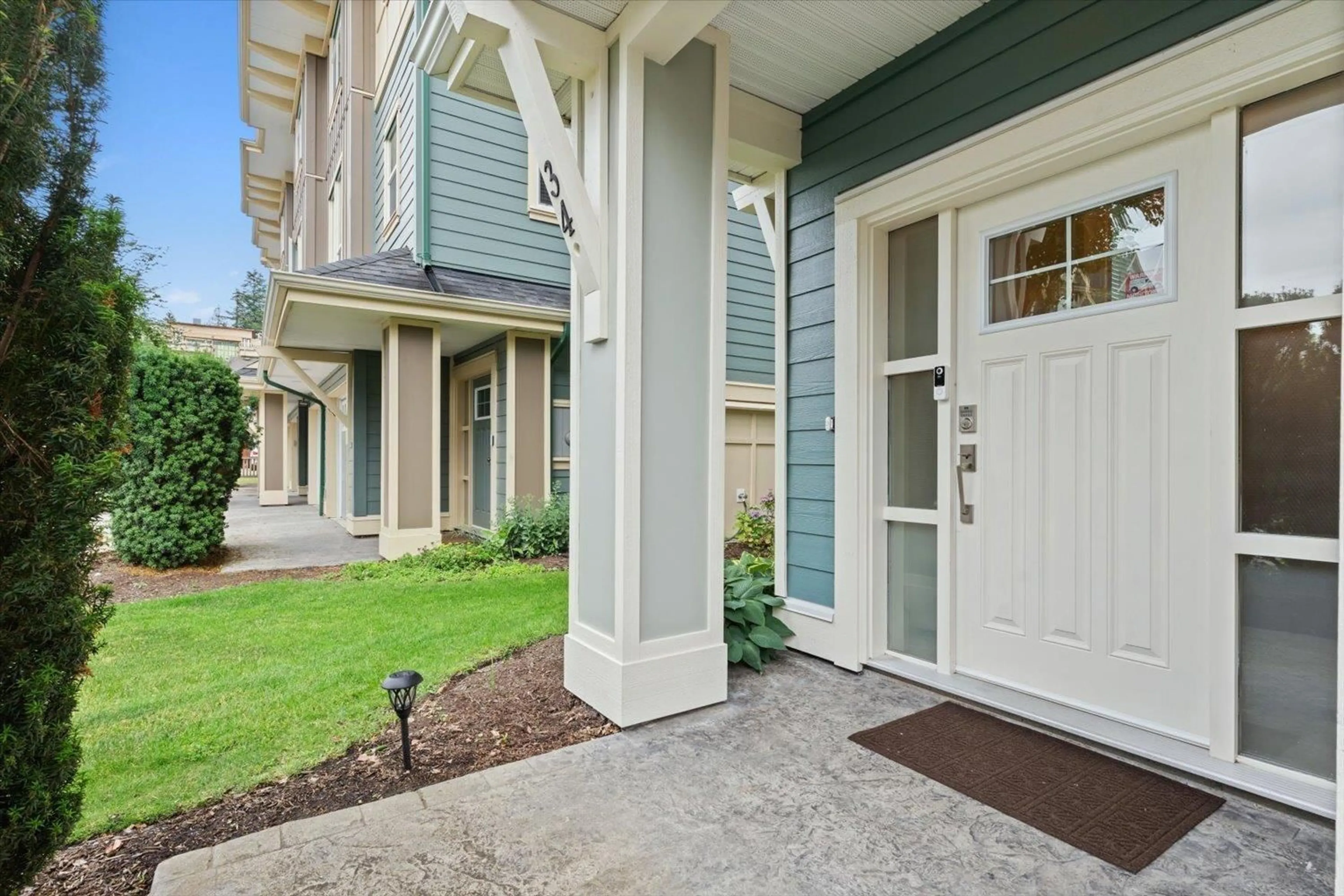 Indoor entryway for 34 - 45290 SOOWAHLIE CRESCENT, Chilliwack British Columbia V2R0S6