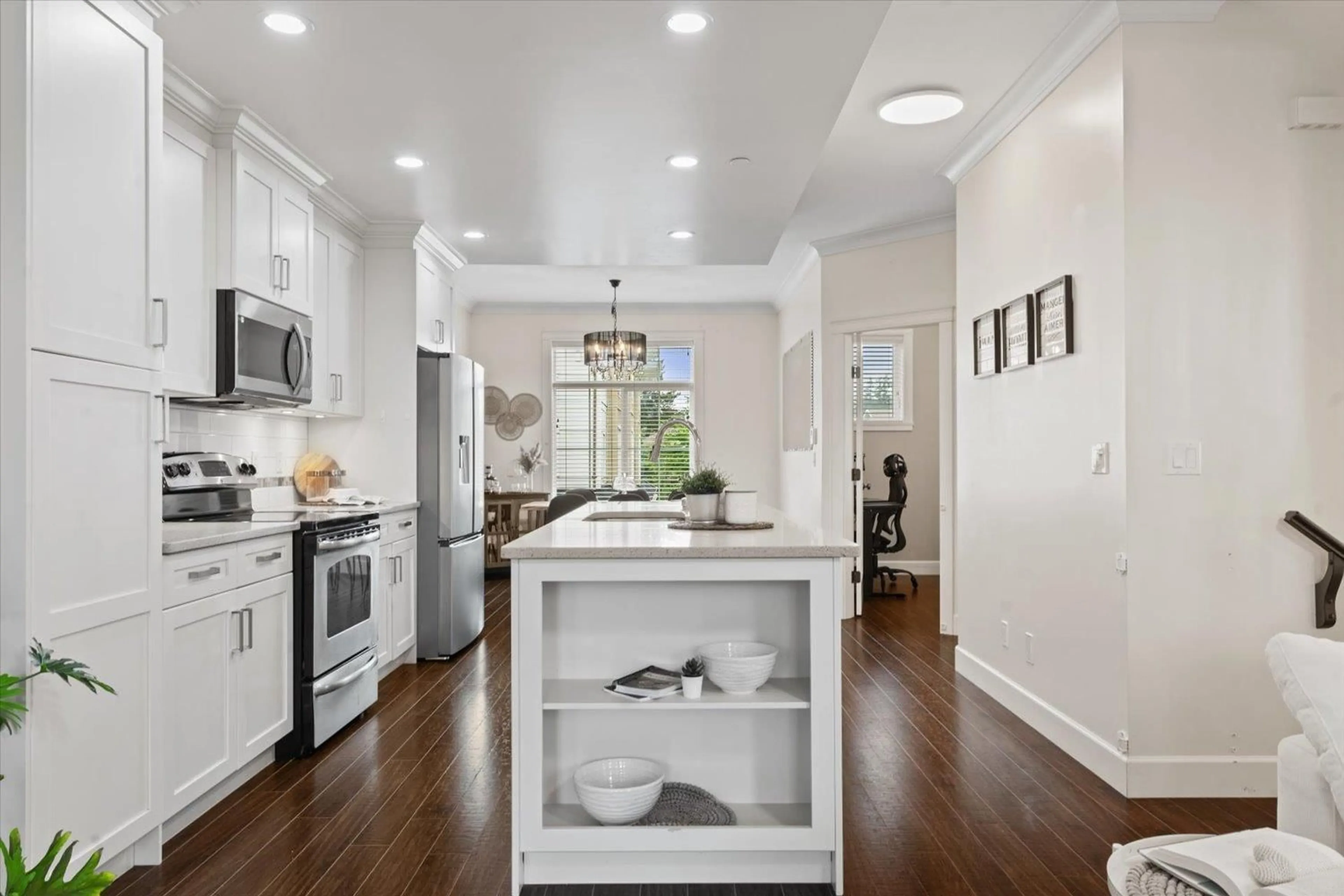 Open concept kitchen, ceramic/tile floor for 34 - 45290 SOOWAHLIE CRESCENT, Chilliwack British Columbia V2R0S6