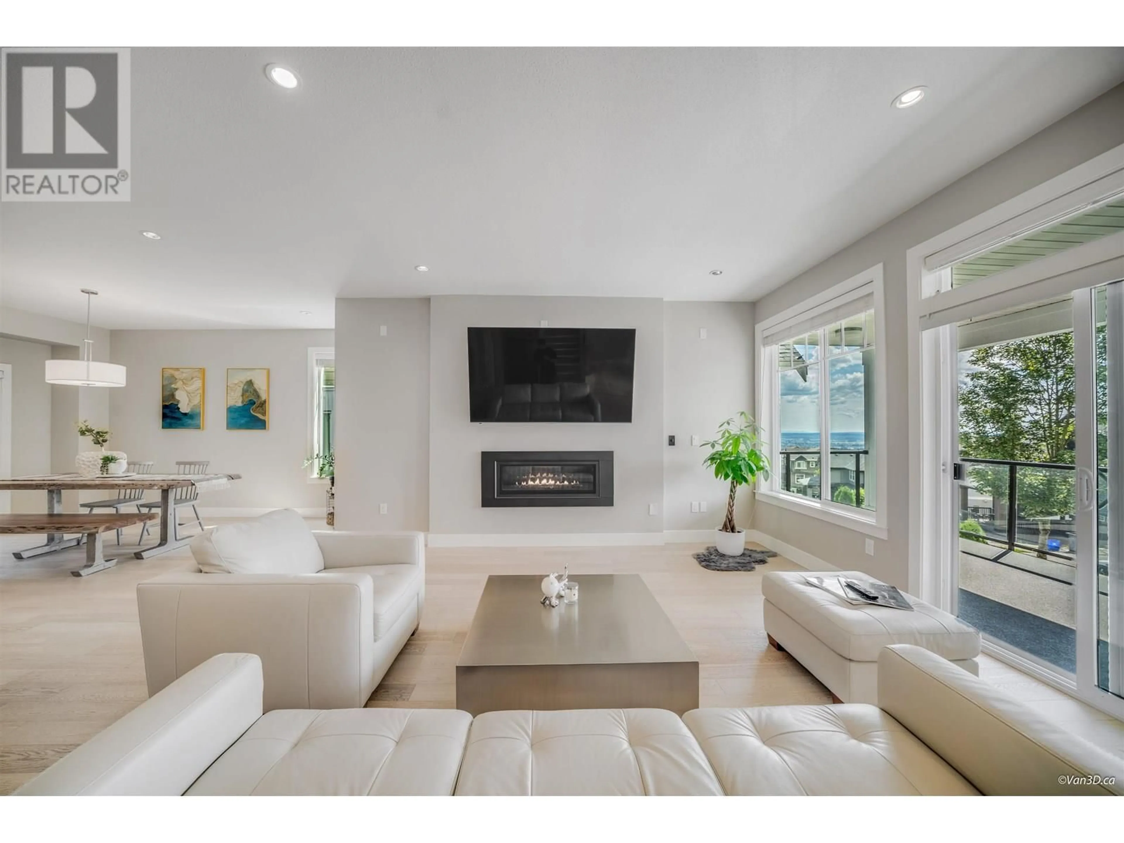 Living room with furniture, unknown for 3485 CHANDLER STREET, Coquitlam British Columbia V3E0K2