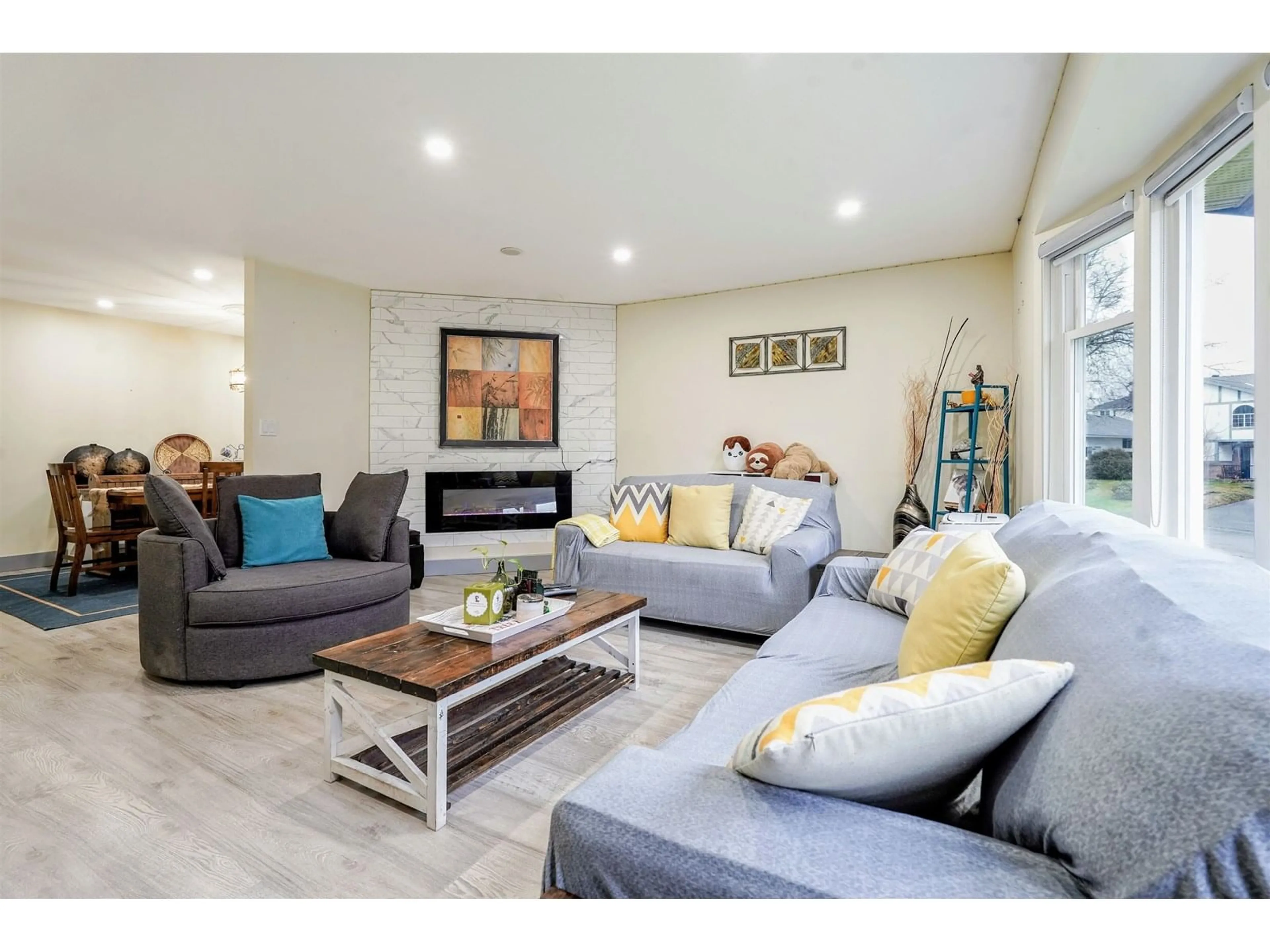Living room with furniture, unknown for 8681 146A, Surrey British Columbia V3S6N7