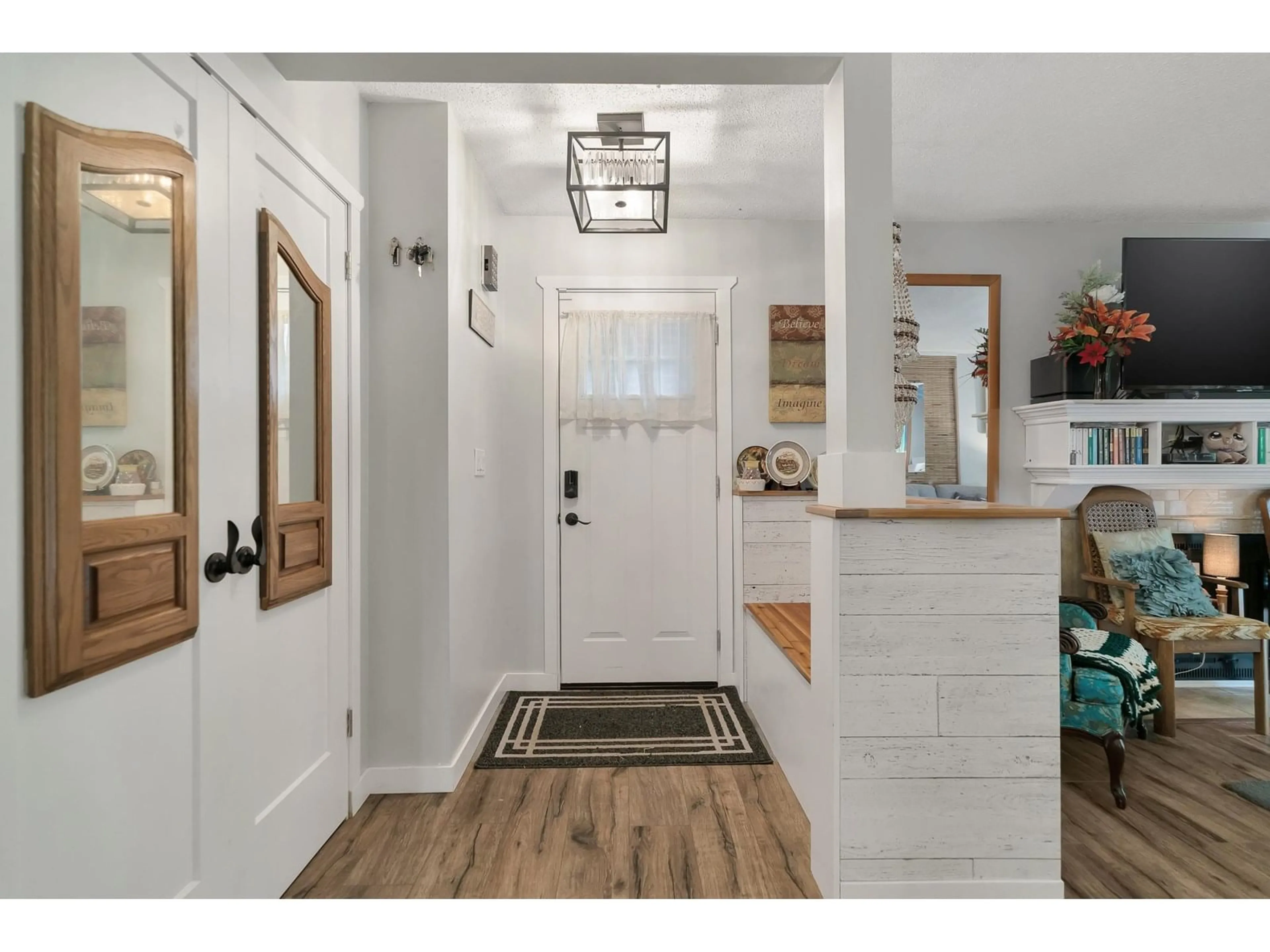 Indoor entryway for 1112 - 34909 OLD YALE, Abbotsford British Columbia V3G2E7