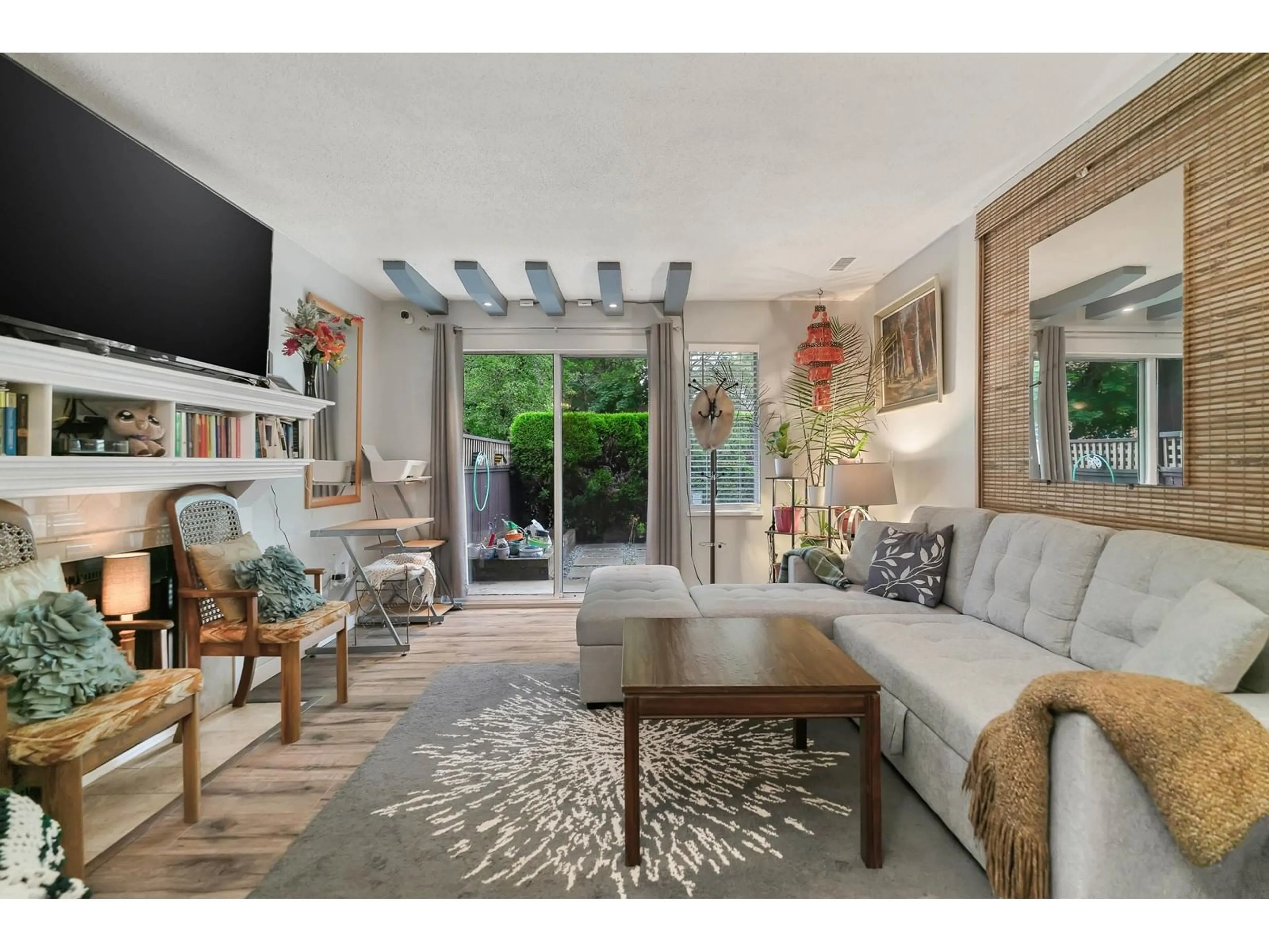 Living room with furniture, unknown for 1112 - 34909 OLD YALE, Abbotsford British Columbia V3G2E7