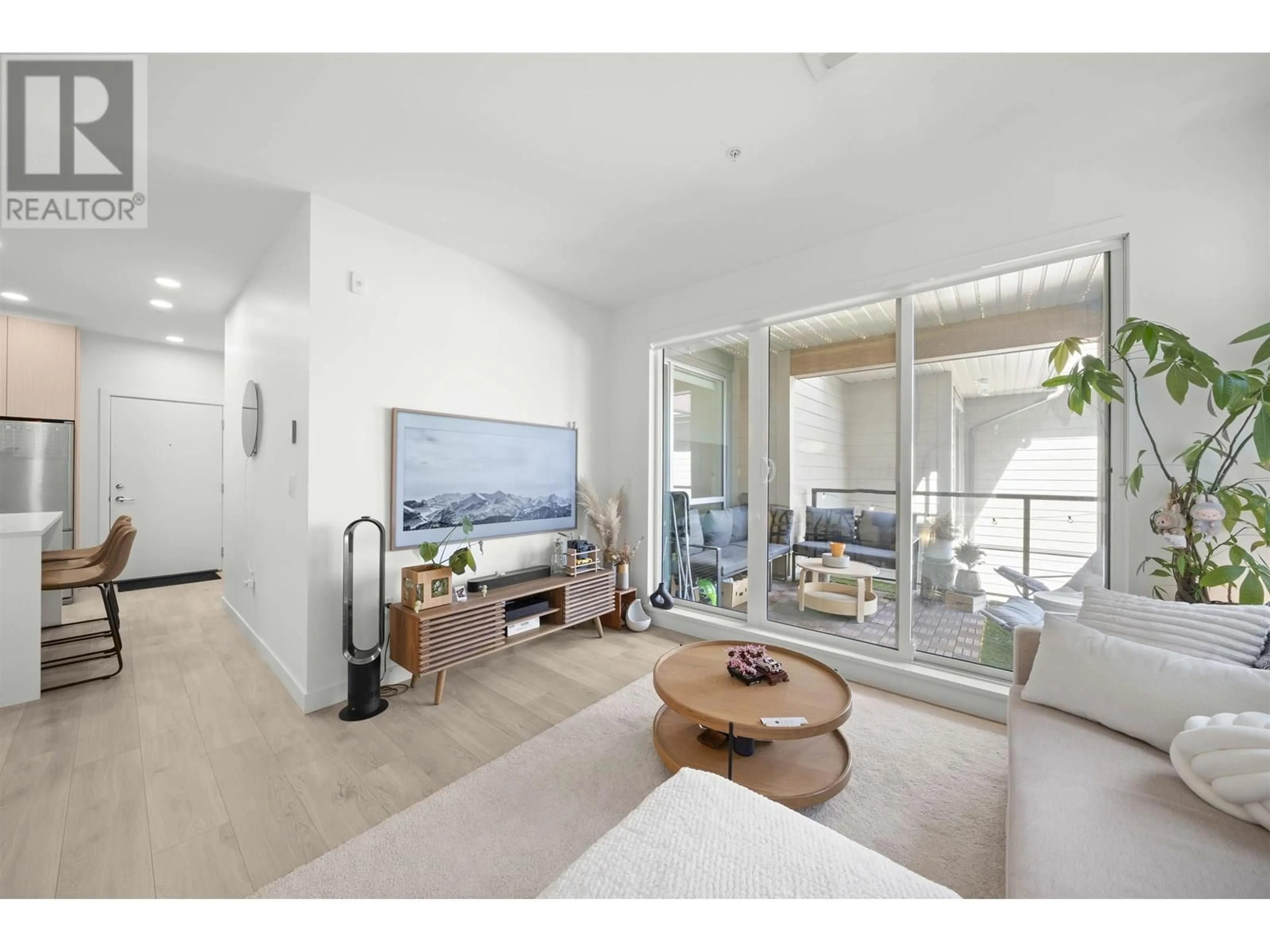 Living room with furniture, unknown for 422 - 7588 16TH STREET, Burnaby British Columbia V3N0H8
