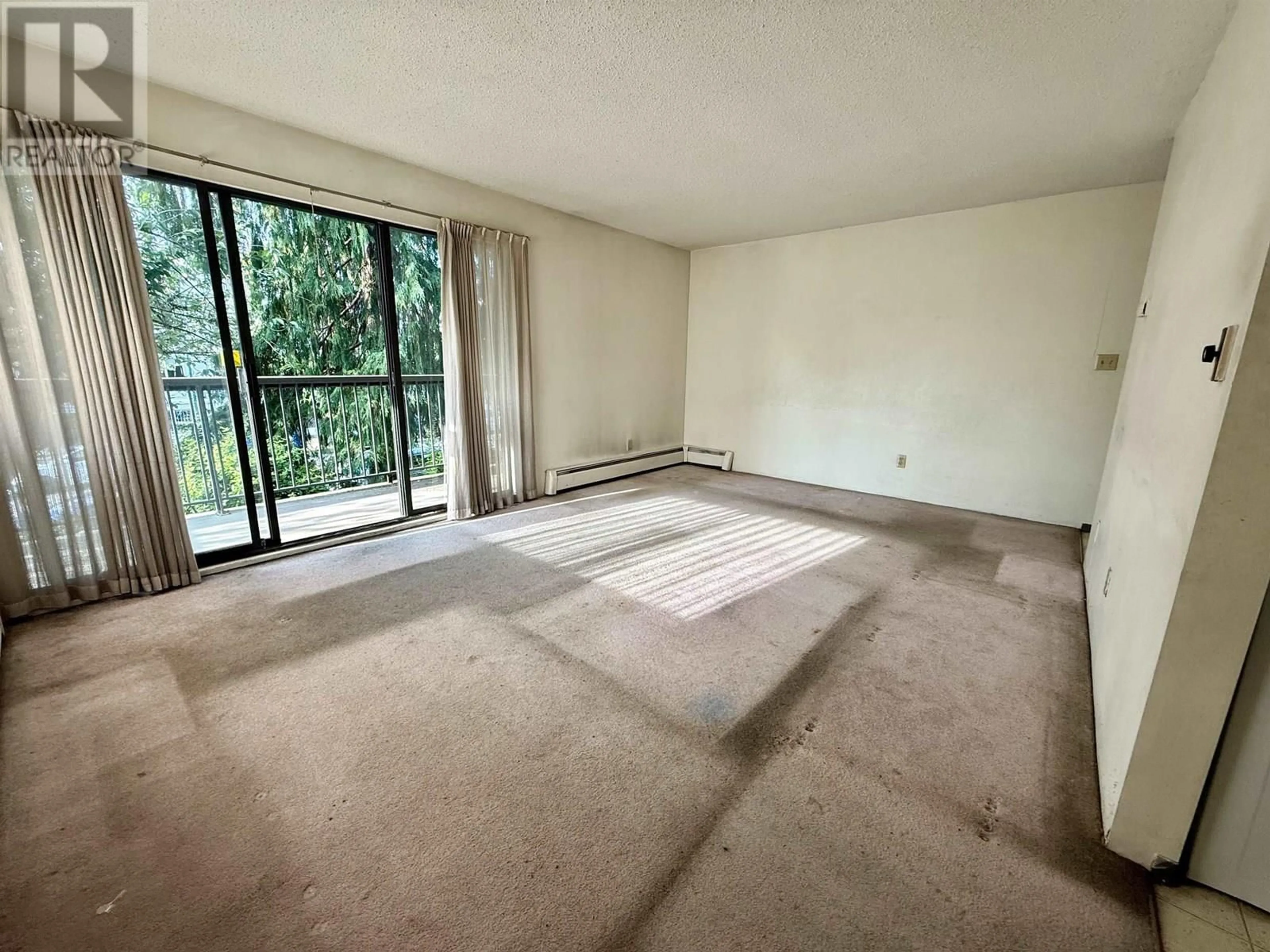 A pic of a room for 206 - 1622 FRANCES STREET, Vancouver British Columbia V5L1Z4