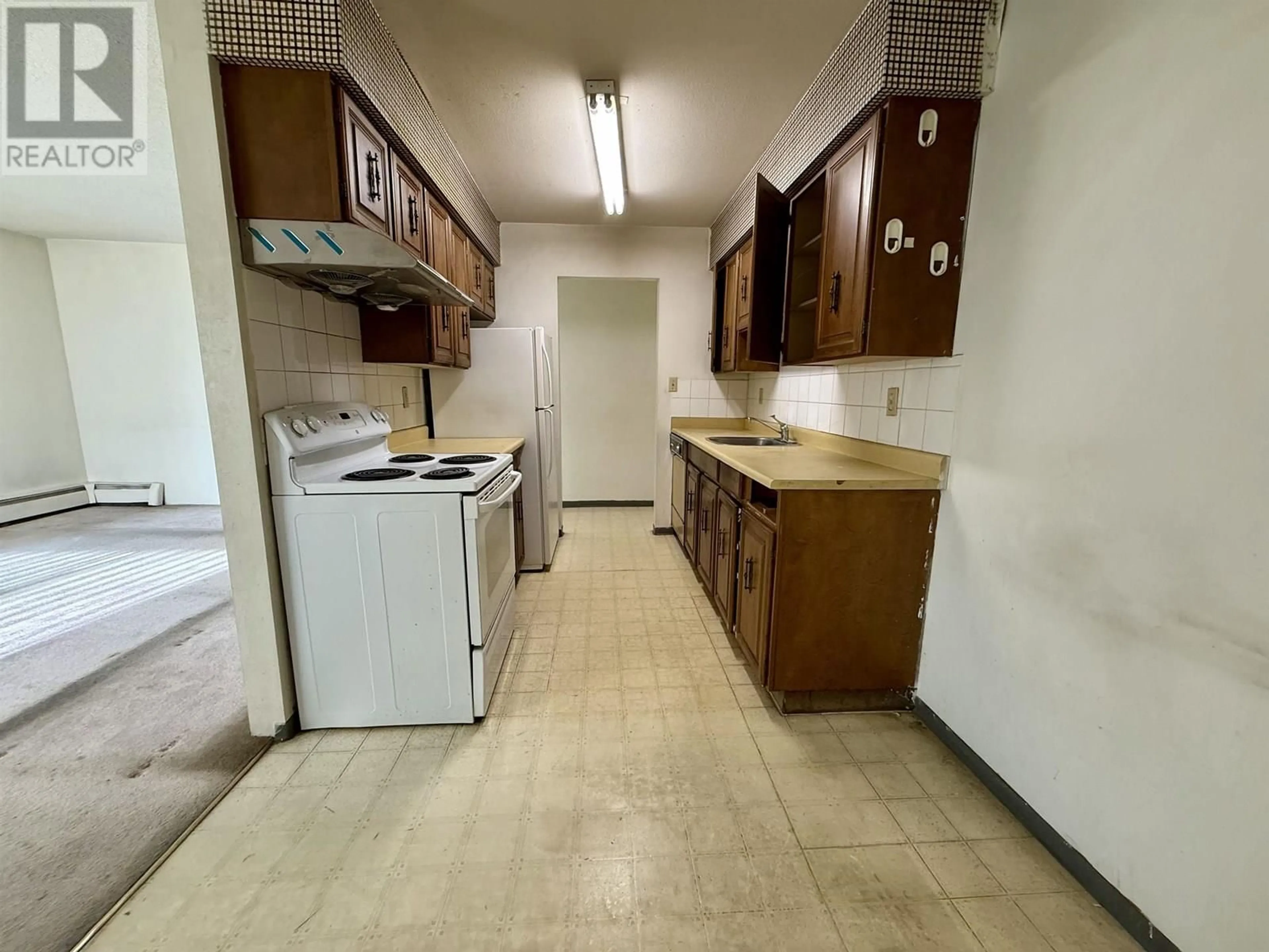 Standard kitchen, unknown for 206 - 1622 FRANCES STREET, Vancouver British Columbia V5L1Z4