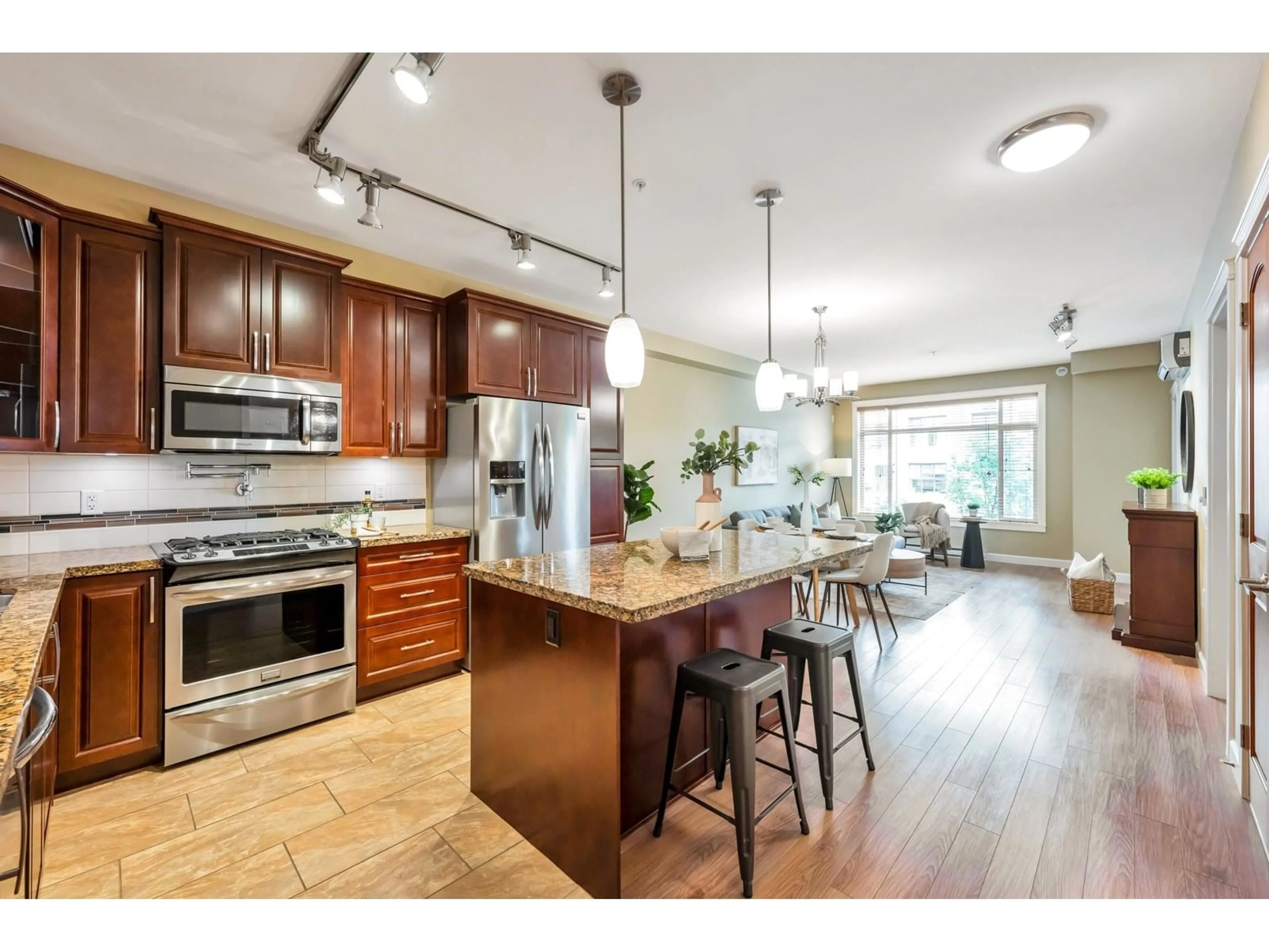 Open concept kitchen, wood/laminate floor for 326 - 8157 207, Langley British Columbia V2Y0V3
