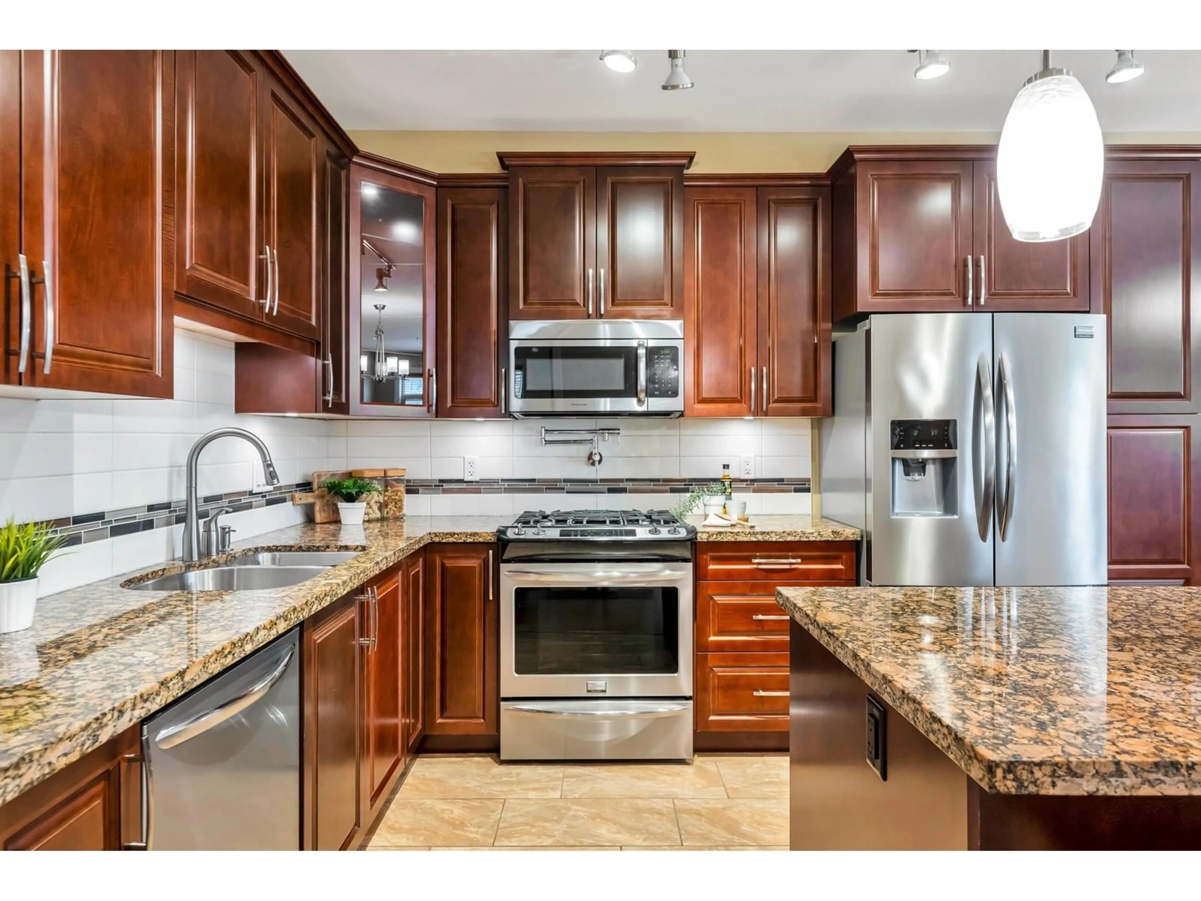 Standard kitchen, ceramic/tile floor for 326 - 8157 207, Langley British Columbia V2Y0V3