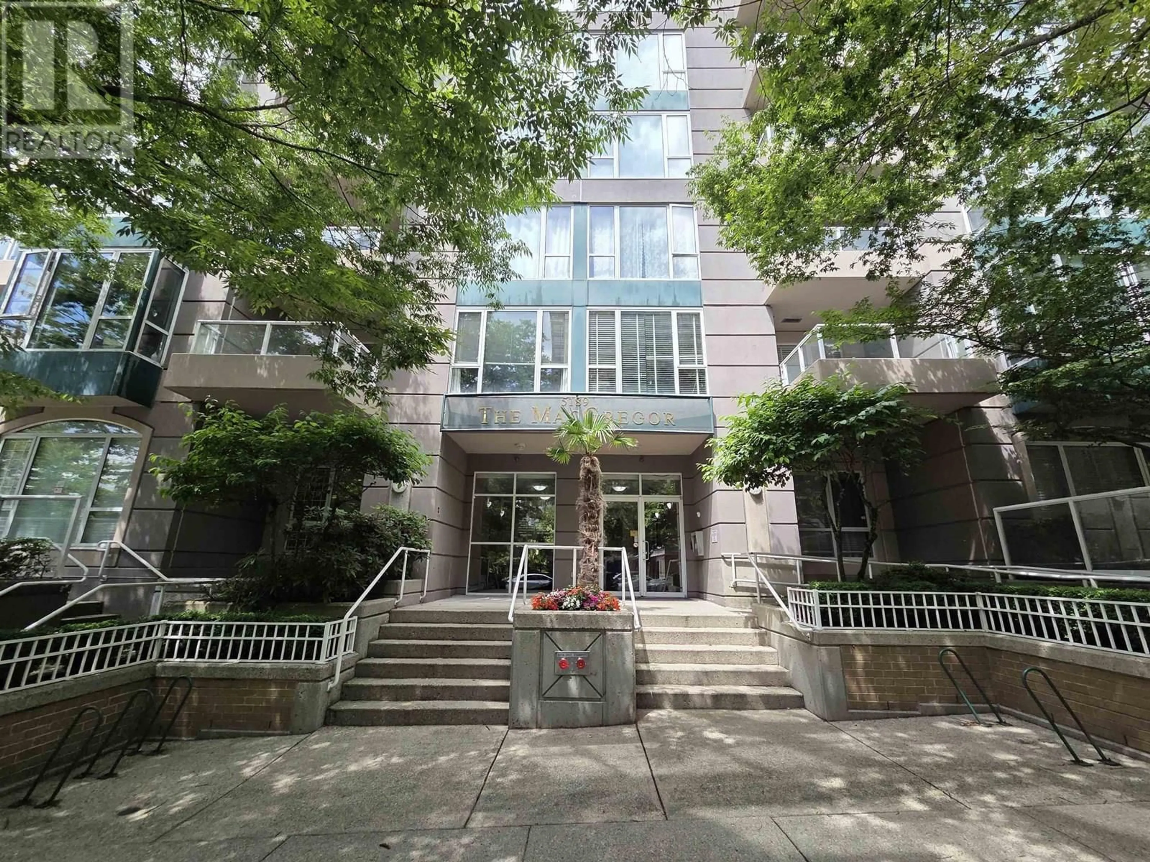 Indoor foyer for 301 - 5189 GASTON STREET, Vancouver British Columbia V5R6C7