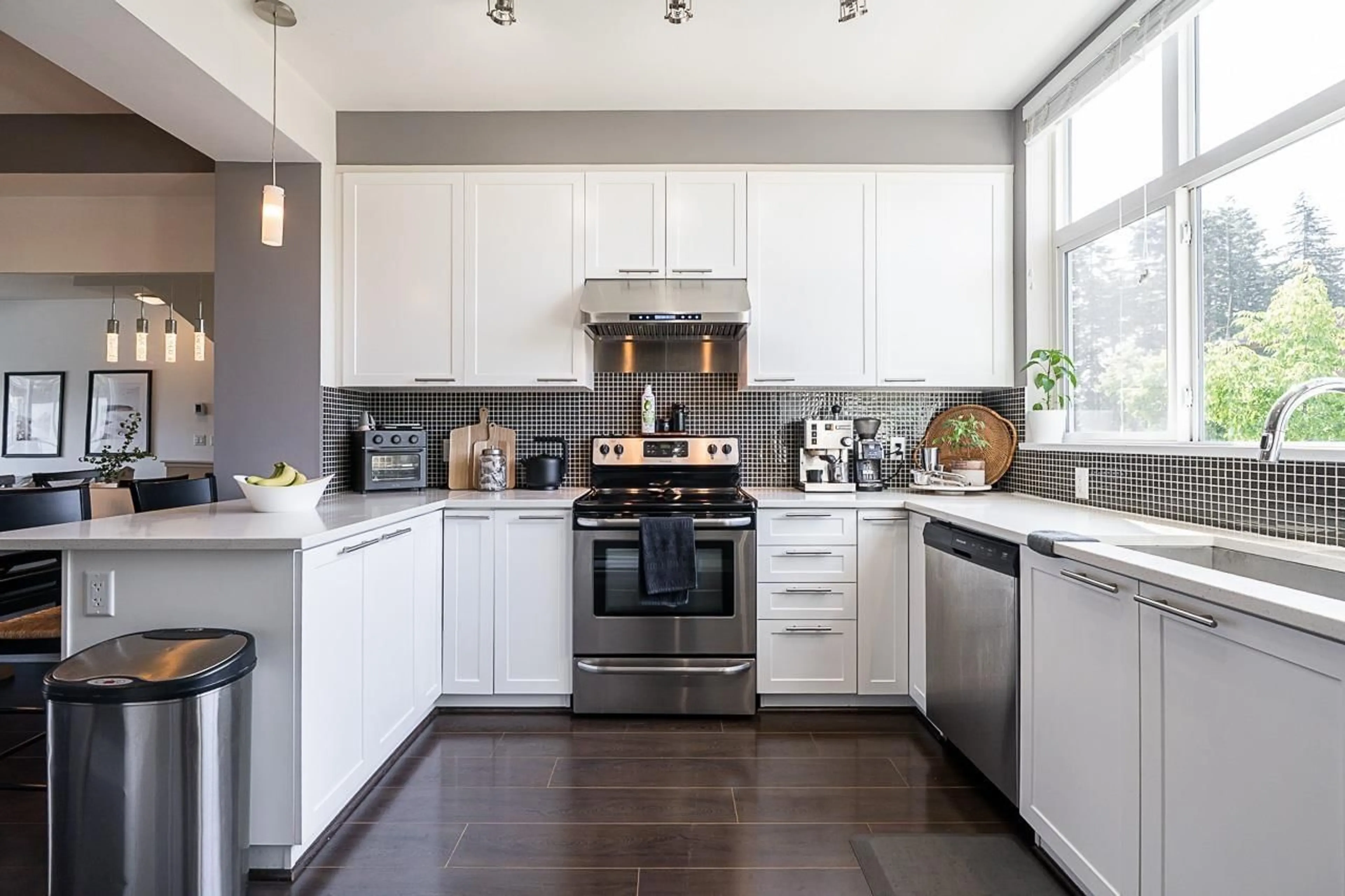 Contemporary kitchen, ceramic/tile floor for 81 - 16222 23A, Surrey British Columbia V3Z6P4