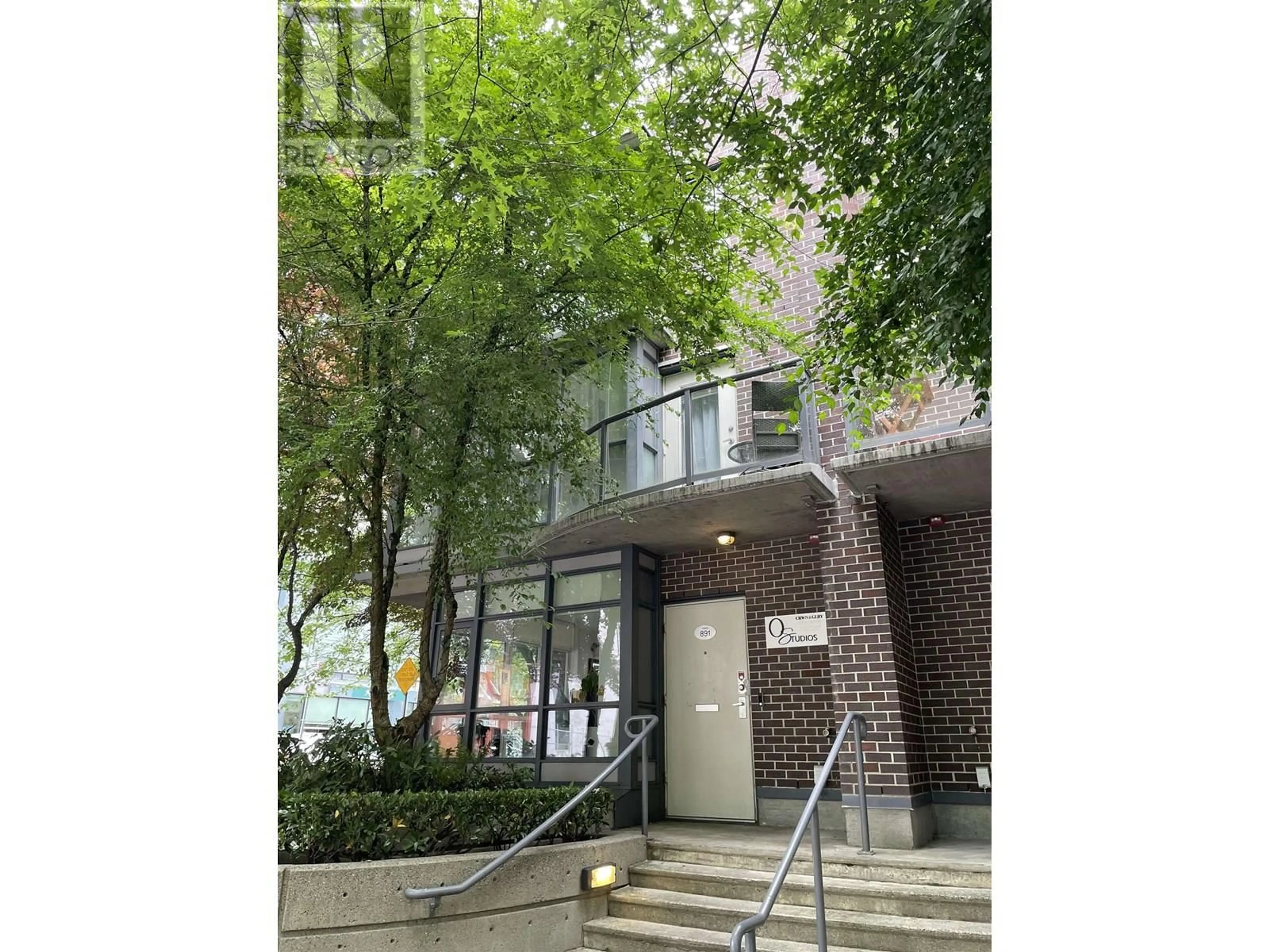 Indoor foyer for 891 HELMCKEN STREET, Vancouver British Columbia V6Z1B1
