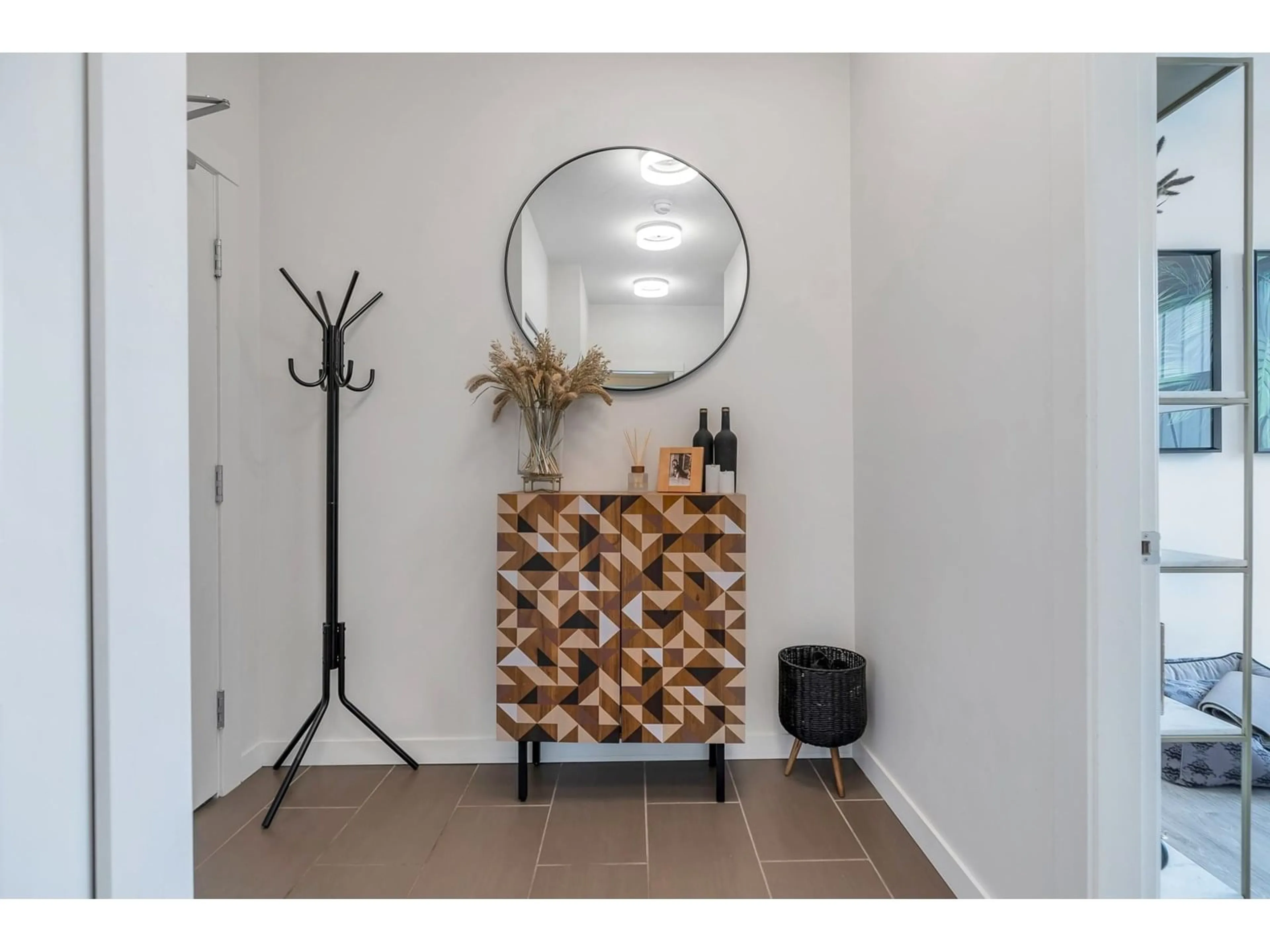 Indoor entryway for 415 - 15168 19, Surrey British Columbia V4A0A5