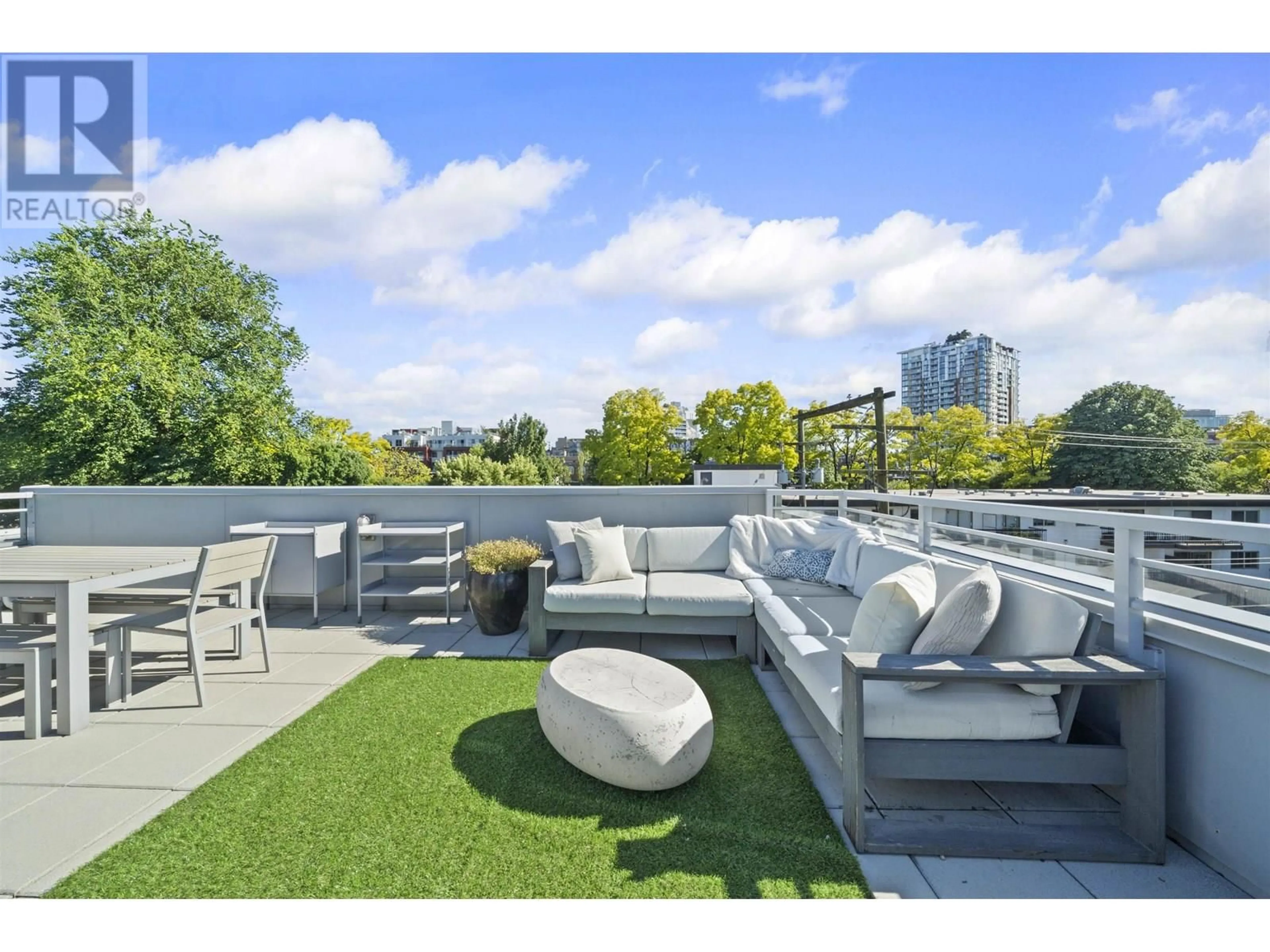 Patio, unknown for 2333 BRUNSWICK STREET, Vancouver British Columbia V5T1M8