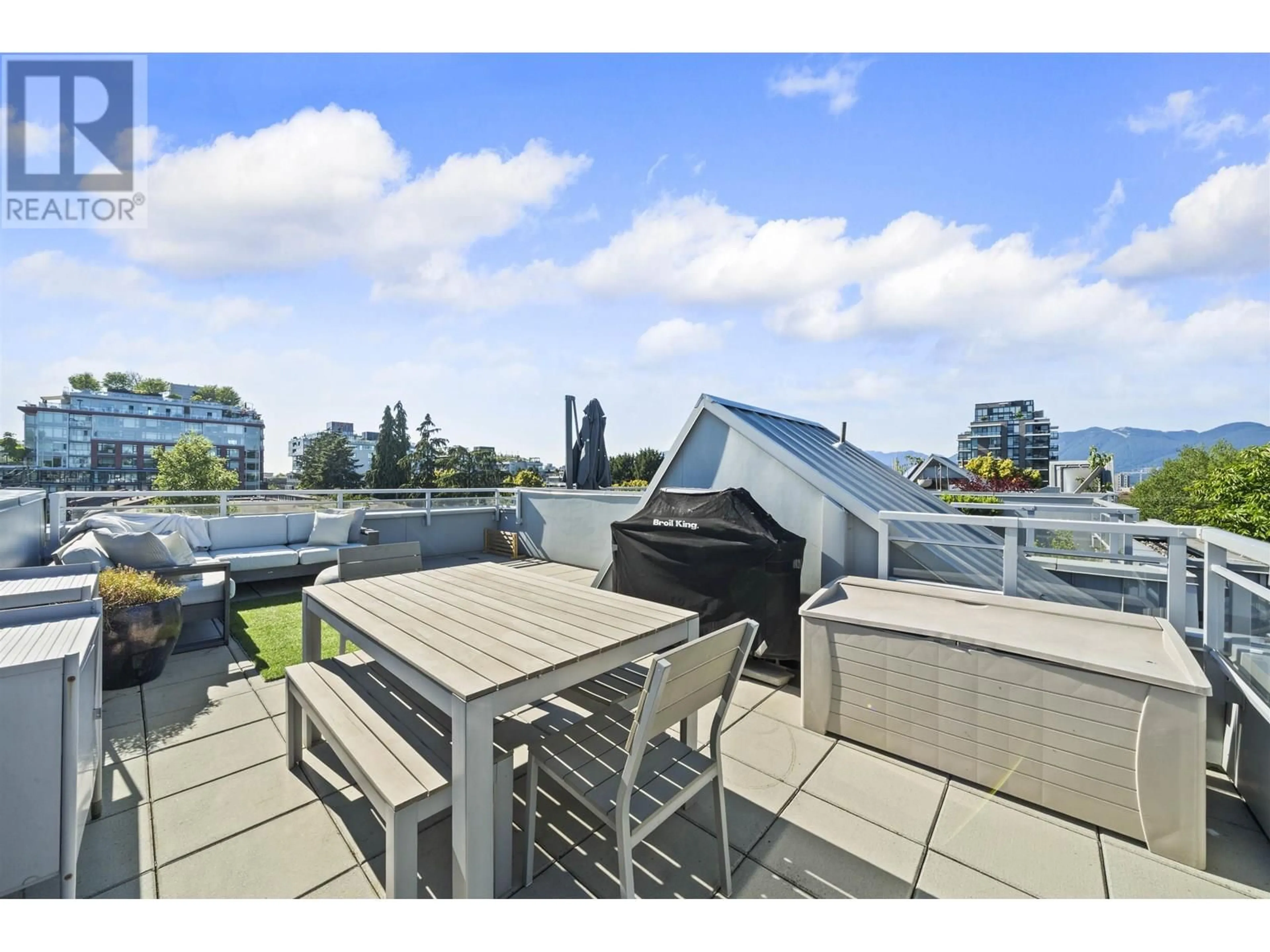 Patio, water/lake/river/ocean view for 2333 BRUNSWICK STREET, Vancouver British Columbia V5T1M8