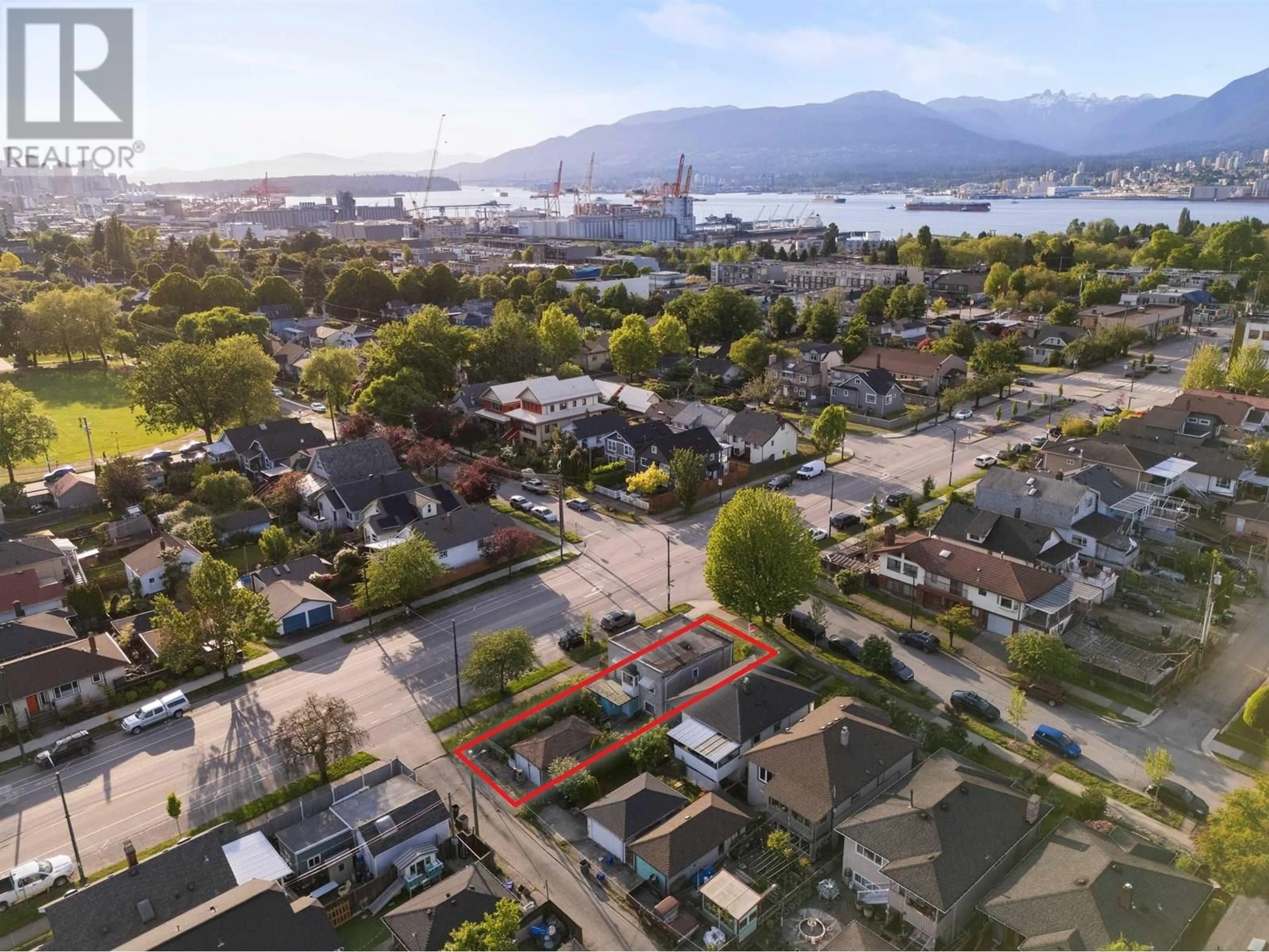 A pic from outside/outdoor area/front of a property/back of a property/a pic from drone, unknown for 622 NANAIMO STREET, Vancouver British Columbia V5L4S3