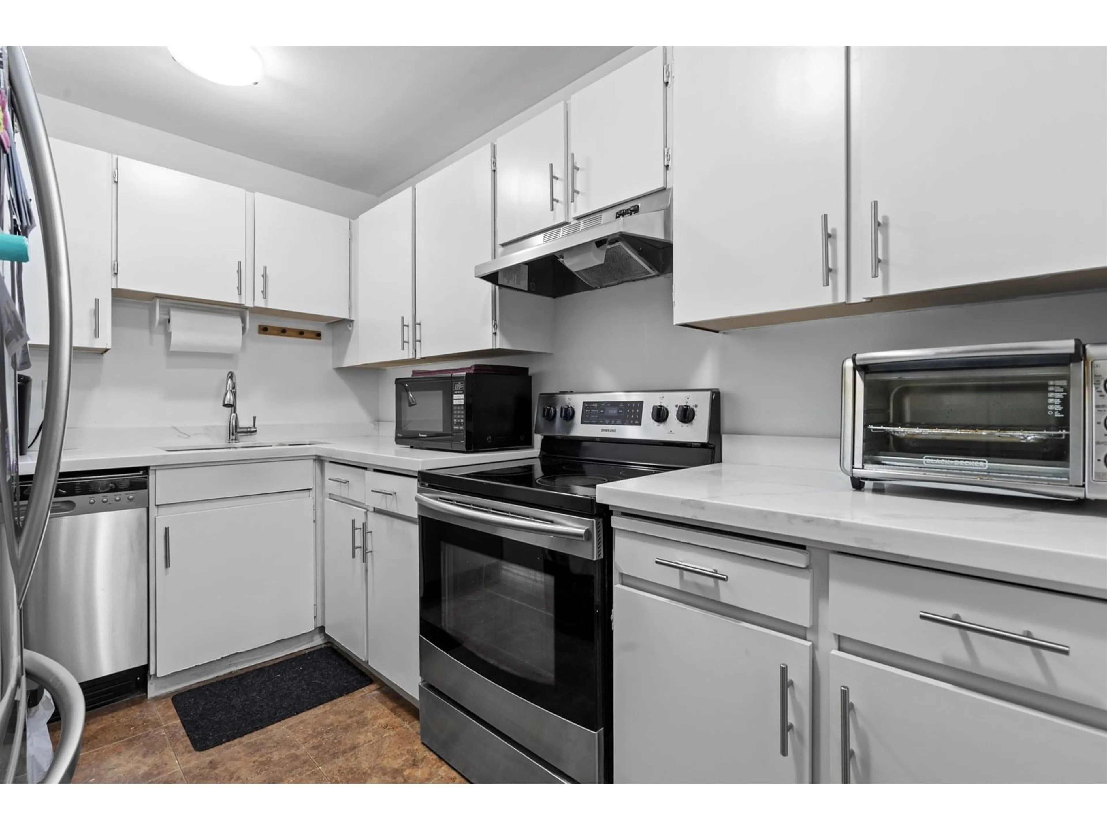 Standard kitchen, unknown for G08 - 10698 151A, Surrey British Columbia V3R8T5