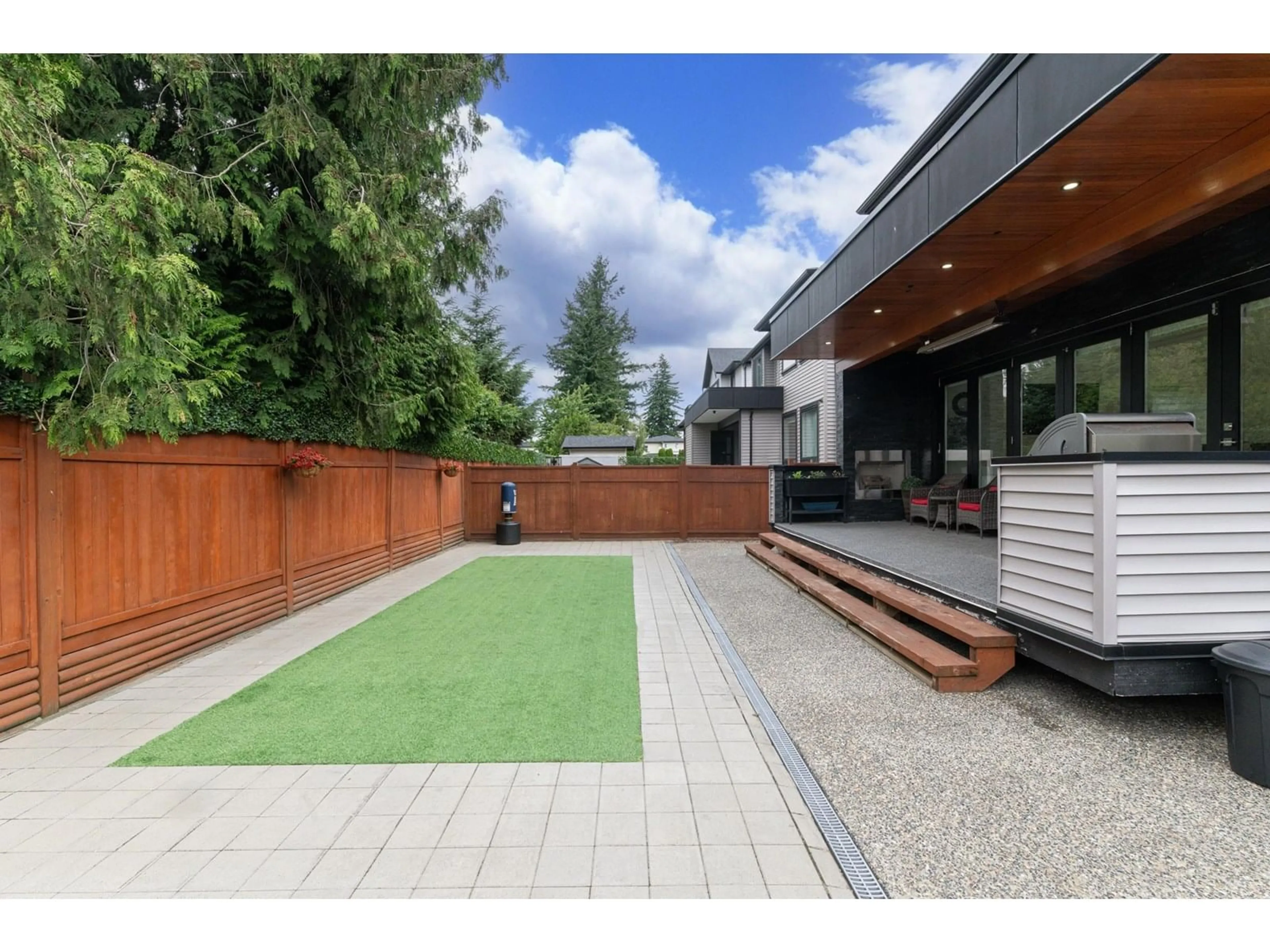 Patio, street for 2305 LYNDEN, Abbotsford British Columbia V2T3B8