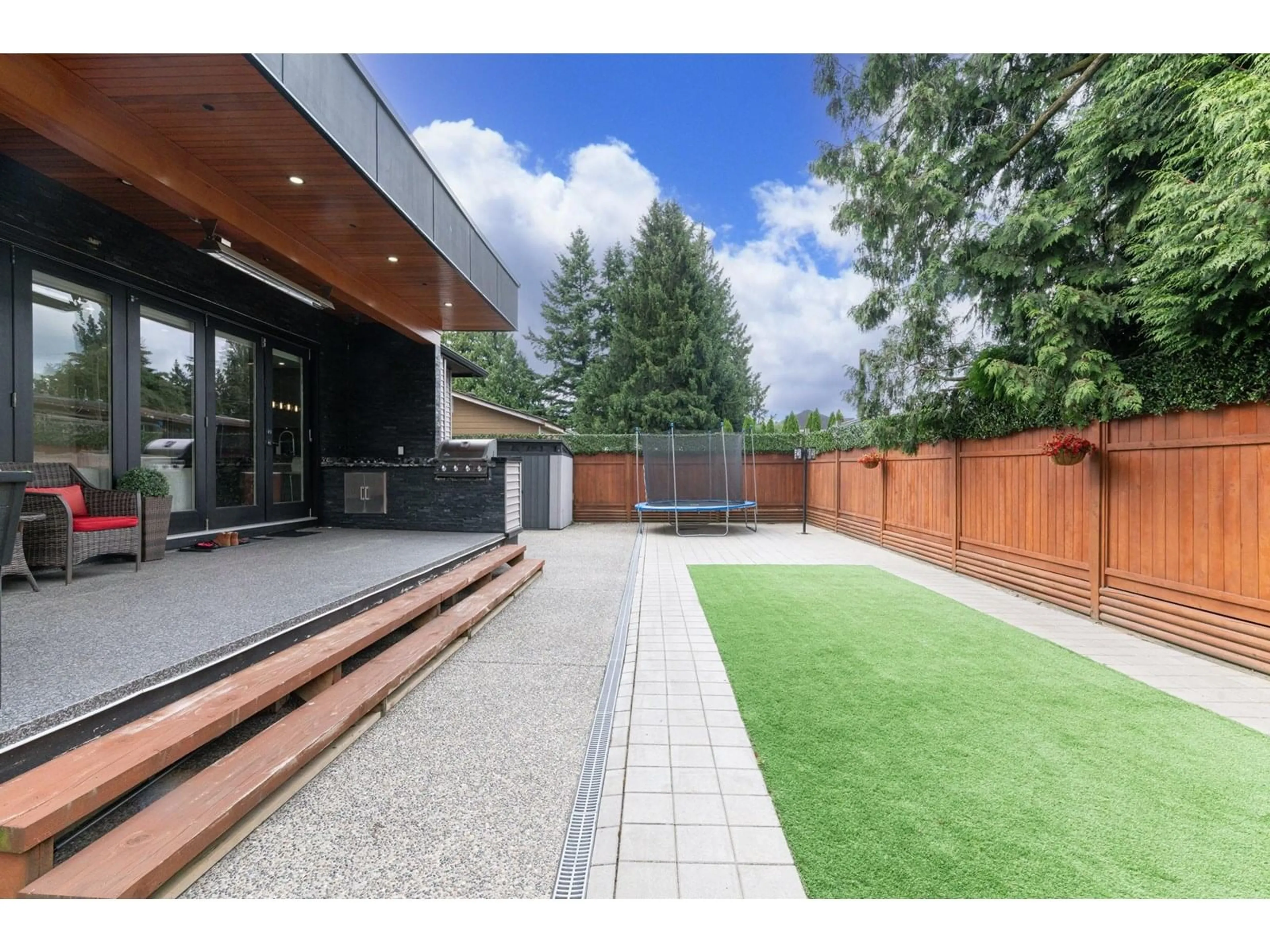 Patio, street for 2305 LYNDEN, Abbotsford British Columbia V2T3B8
