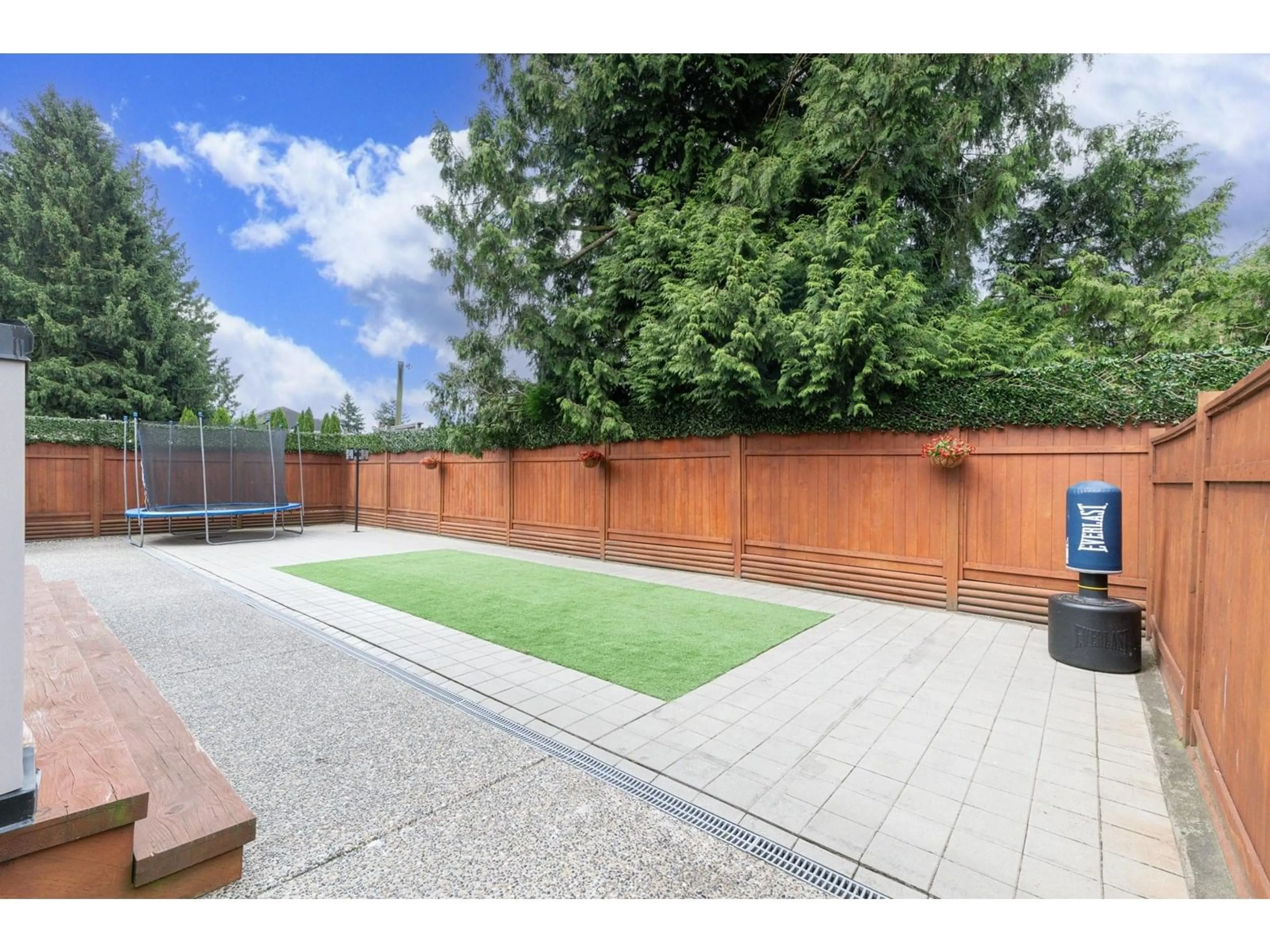 Patio, street for 2305 LYNDEN, Abbotsford British Columbia V2T3B8
