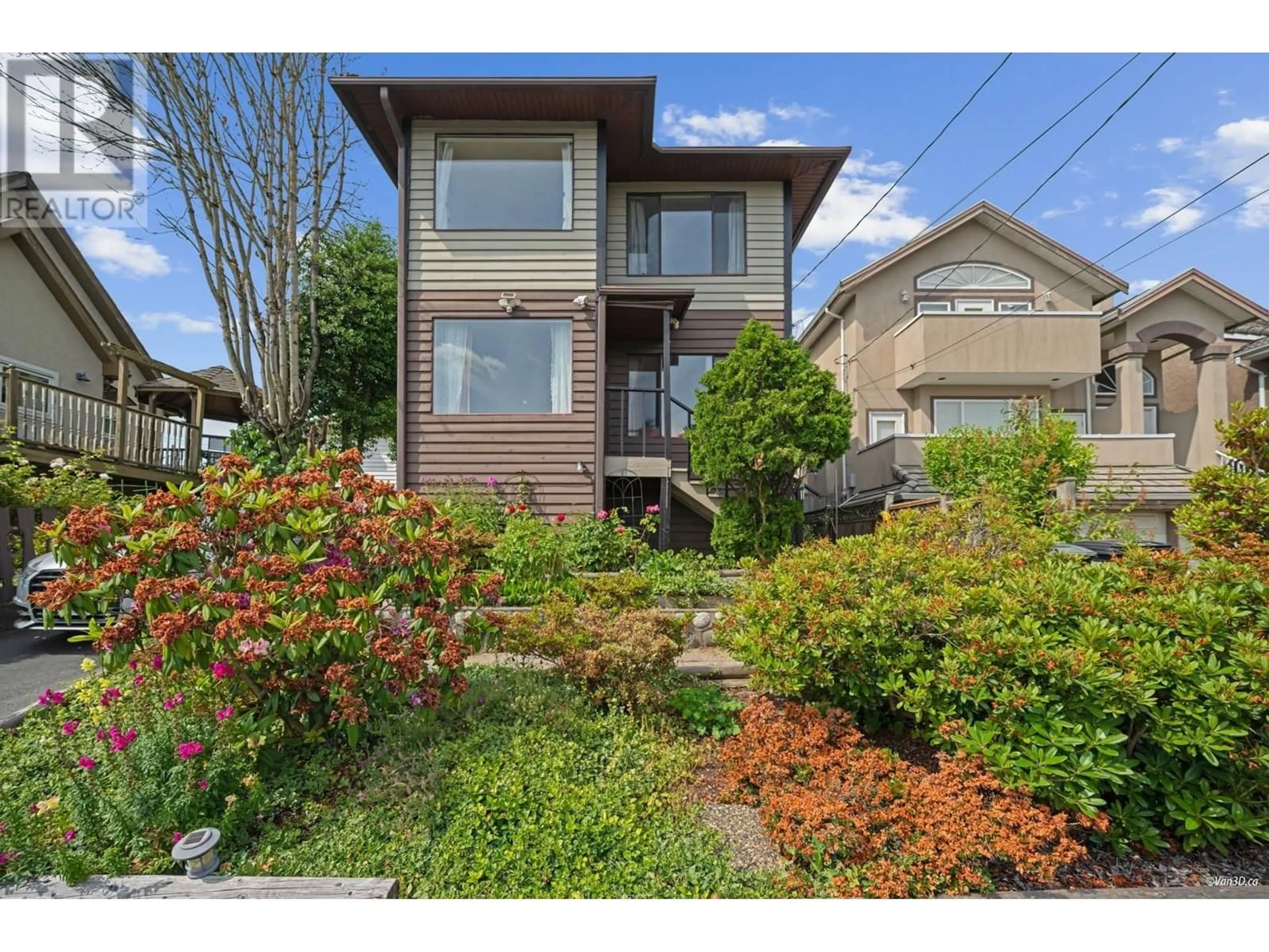 Home with vinyl exterior material, street for 4925 CLINTON STREET, Burnaby British Columbia V5J2L3