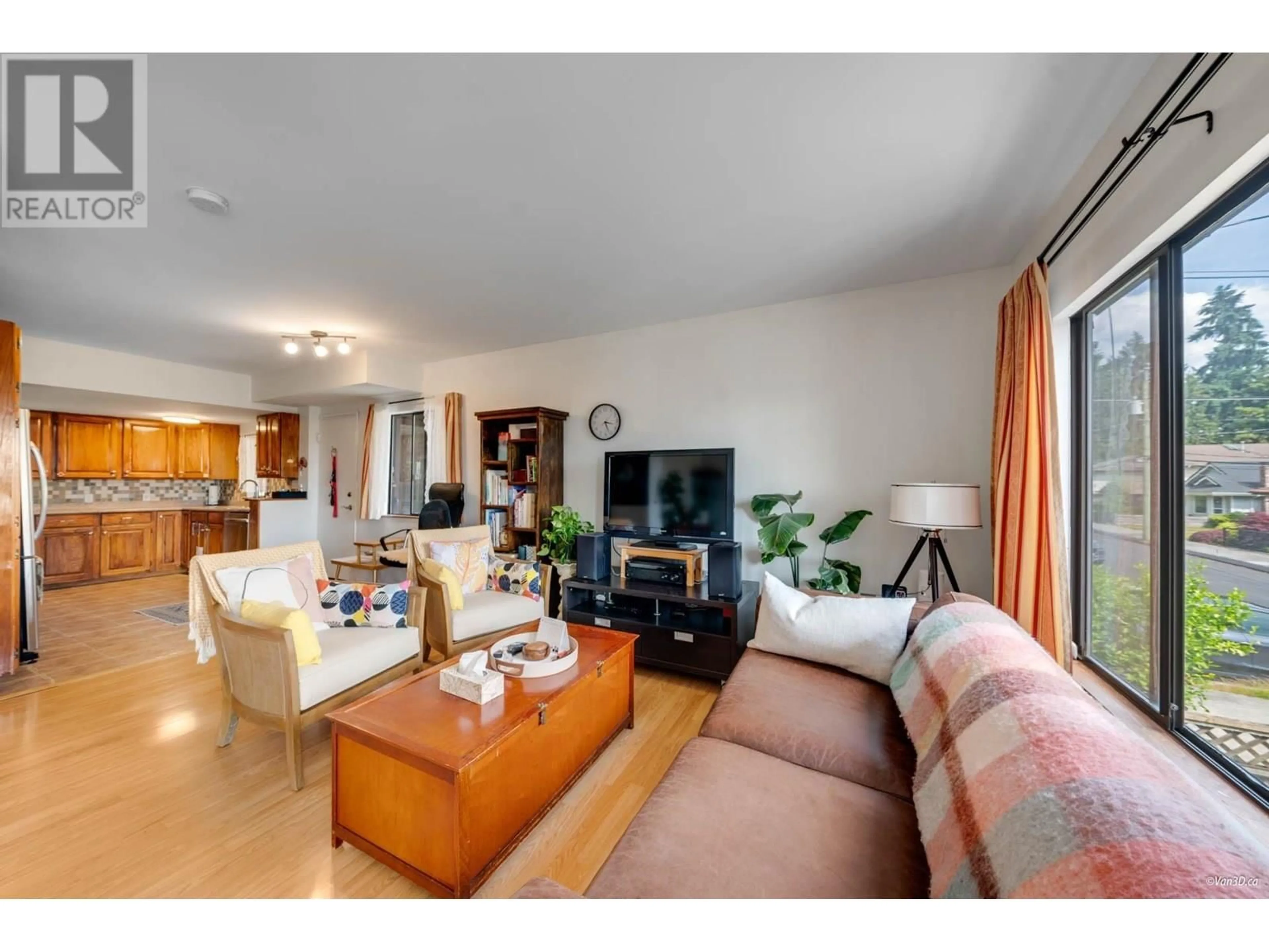 Living room with furniture, unknown for 4925 CLINTON STREET, Burnaby British Columbia V5J2L3