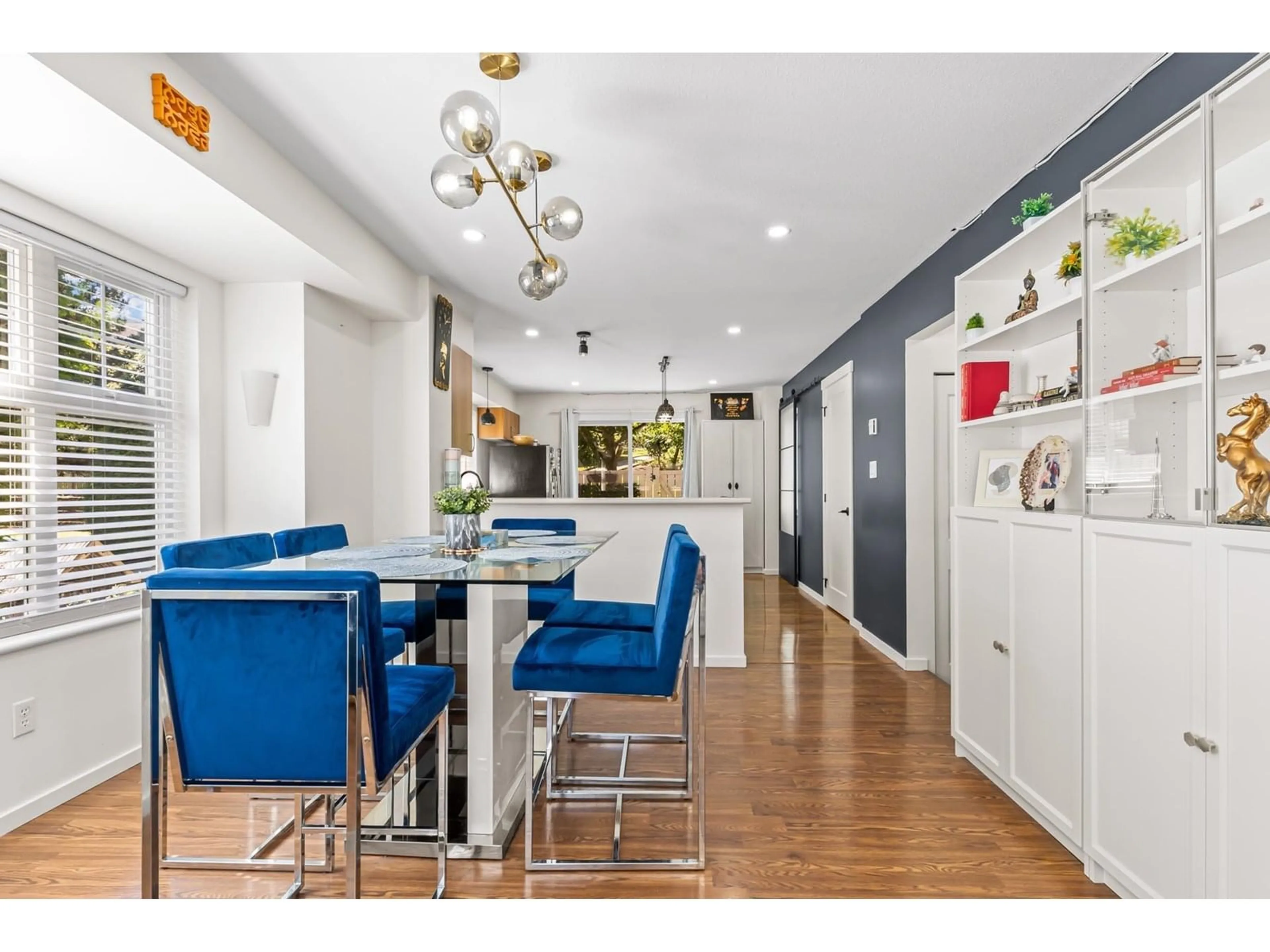 Open concept kitchen, wood/laminate floor for 1 - 15155 62A, Surrey British Columbia V3S8A6