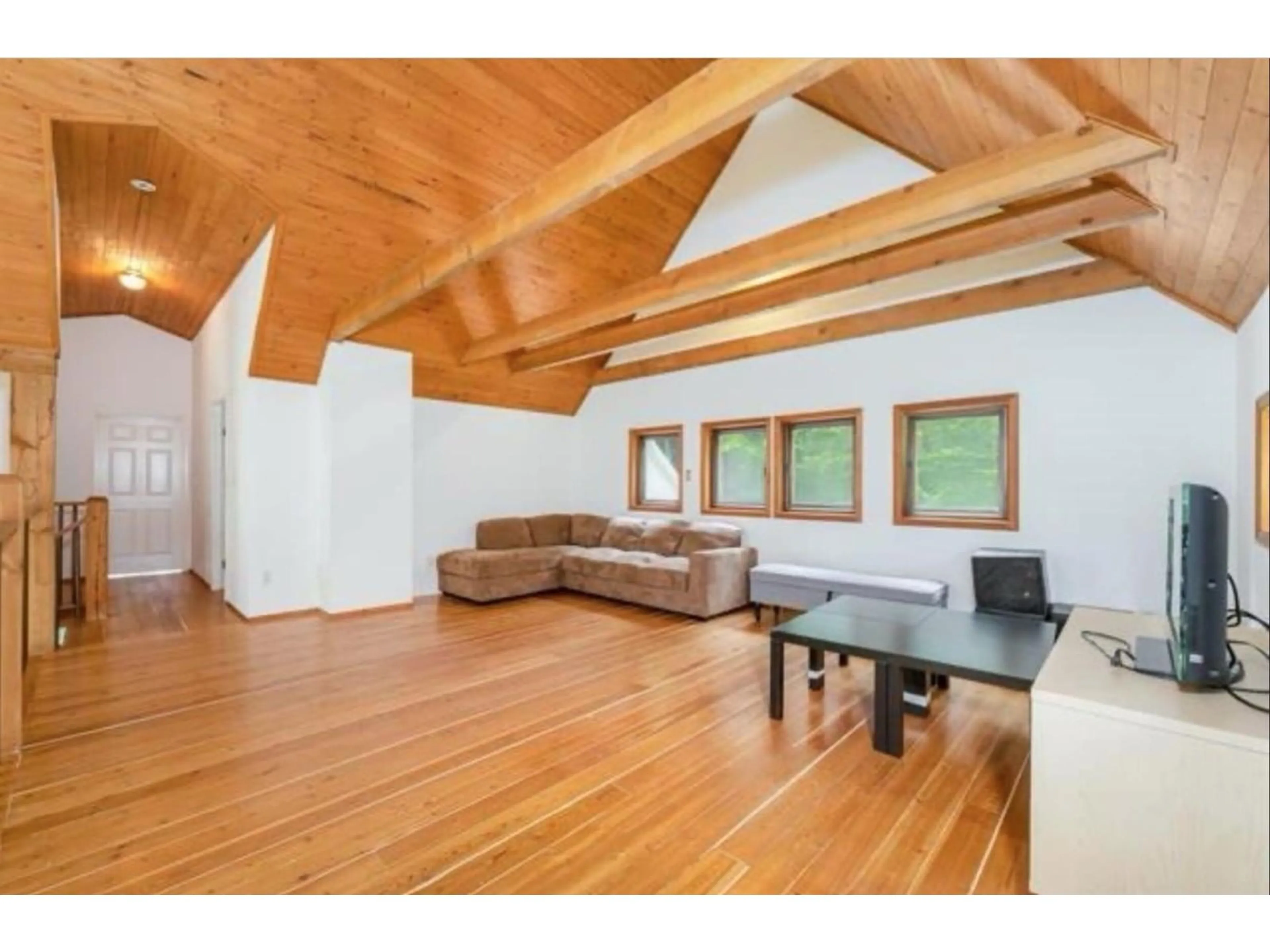 A pic of a room for 10011 DEWDNEY TRUNK, Mission British Columbia V4S1K8
