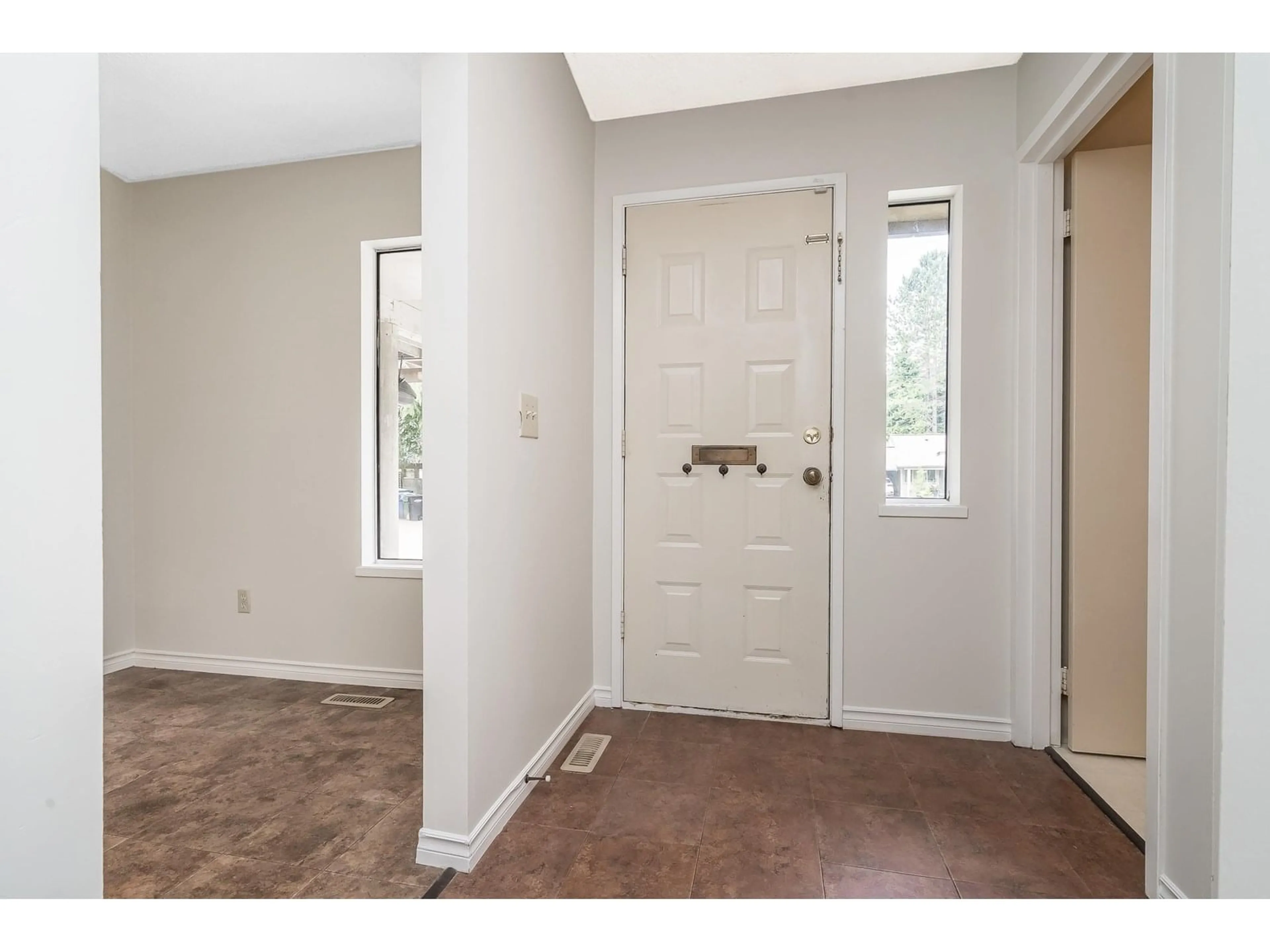 Indoor entryway for 15766 MCBETH, Surrey British Columbia V4A5X3