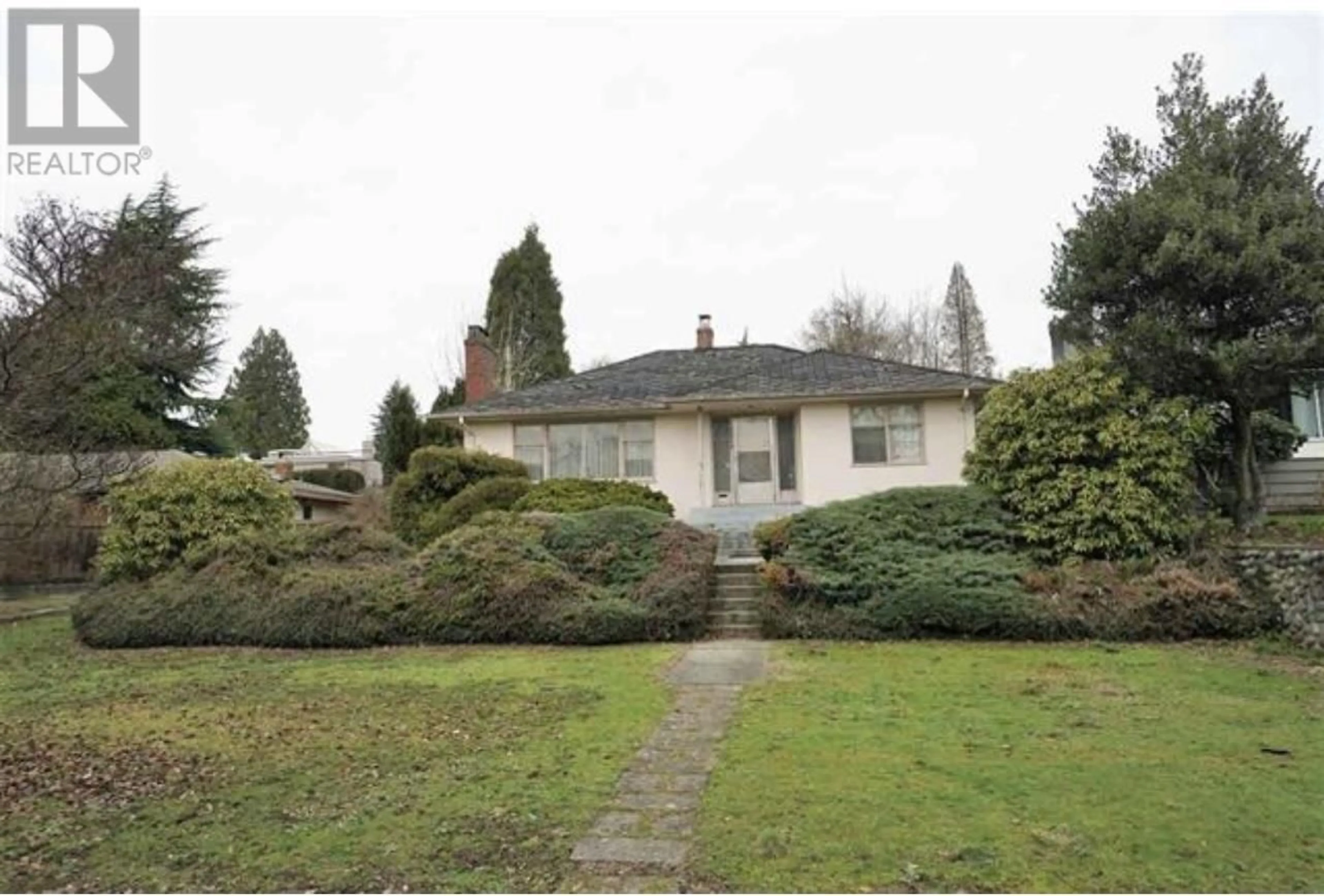 A pic from outside/outdoor area/front of a property/back of a property/a pic from drone, street for 1315 58TH AVENUE, Vancouver British Columbia V6P1W3