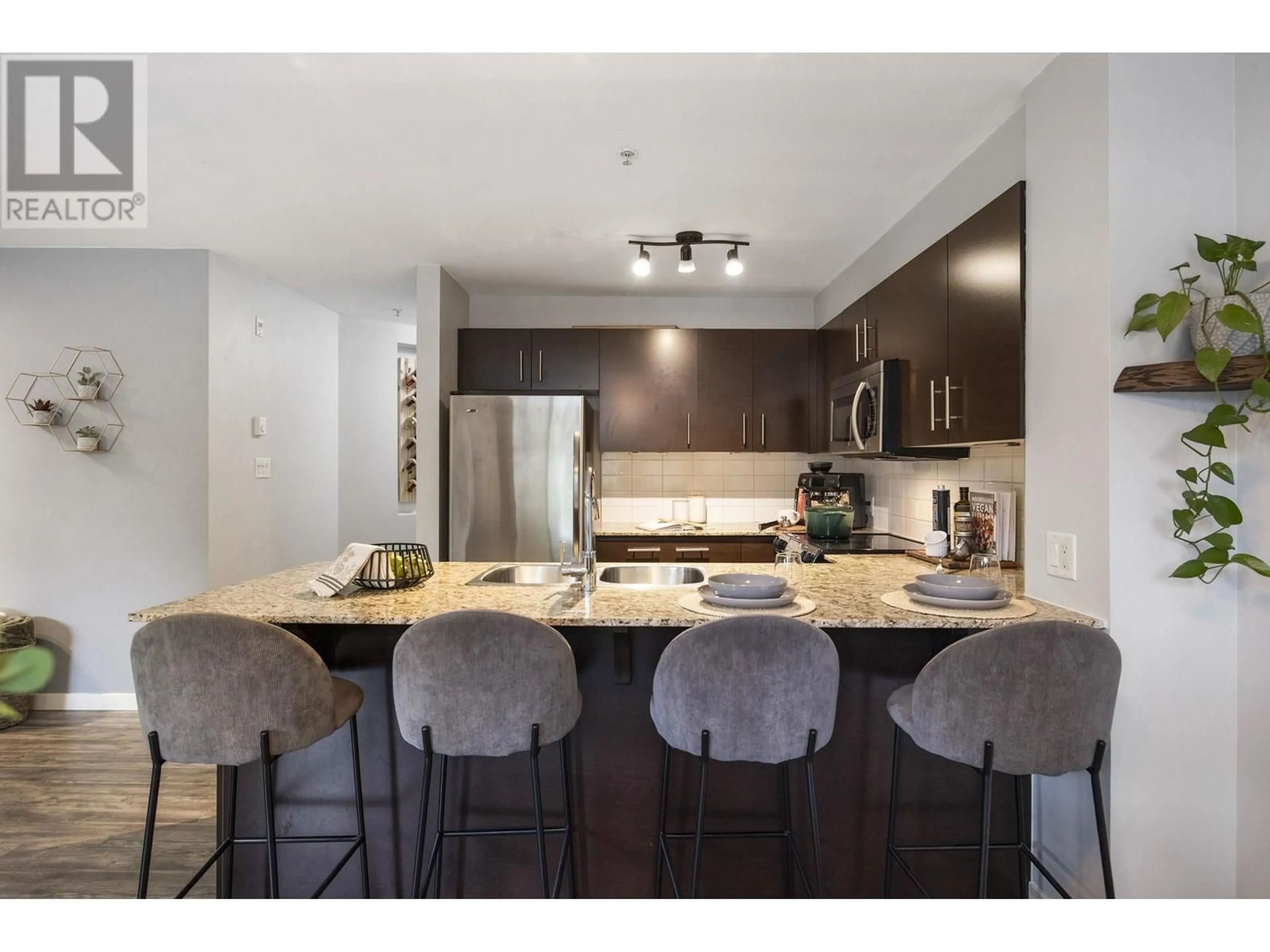 Open concept kitchen, unknown for 102 - 11667 HANEY, Maple Ridge British Columbia V2X8W9