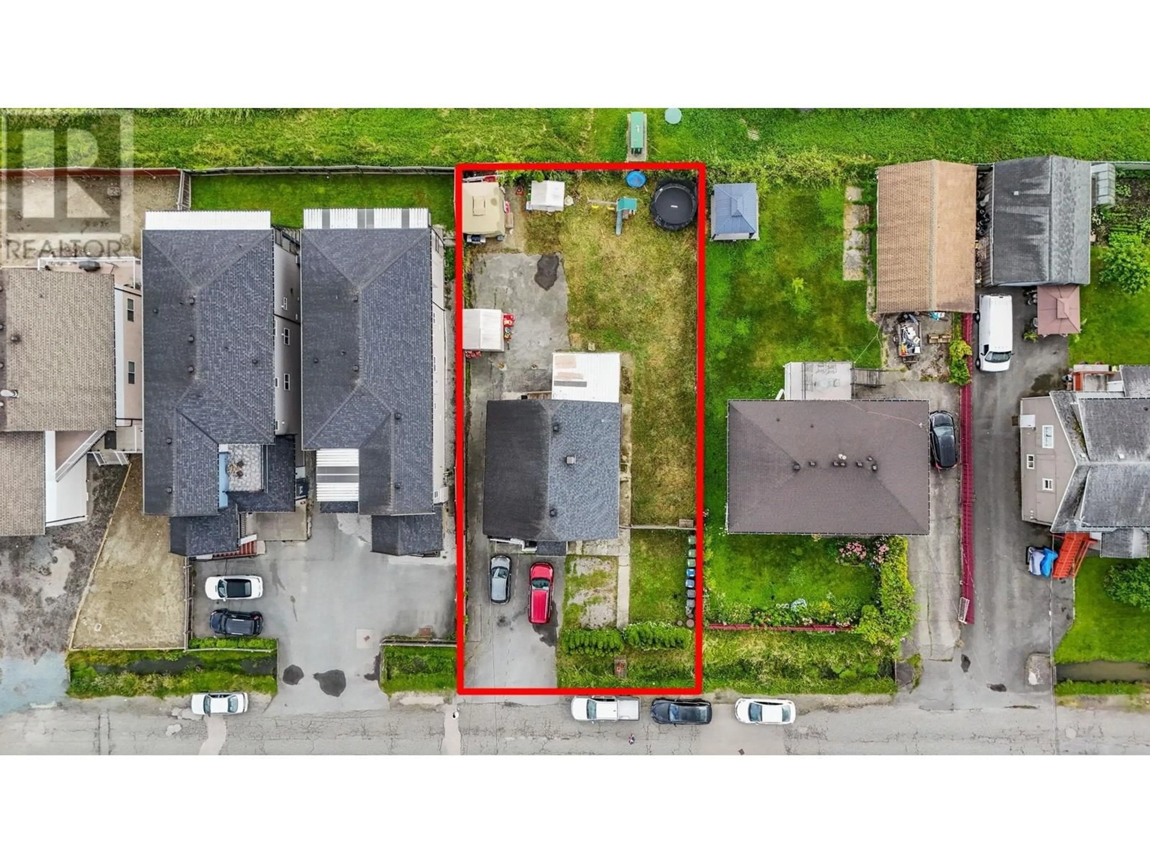 A pic from outside/outdoor area/front of a property/back of a property/a pic from drone, street for 347 PEMBINA STREET, New Westminster British Columbia V3M5J5