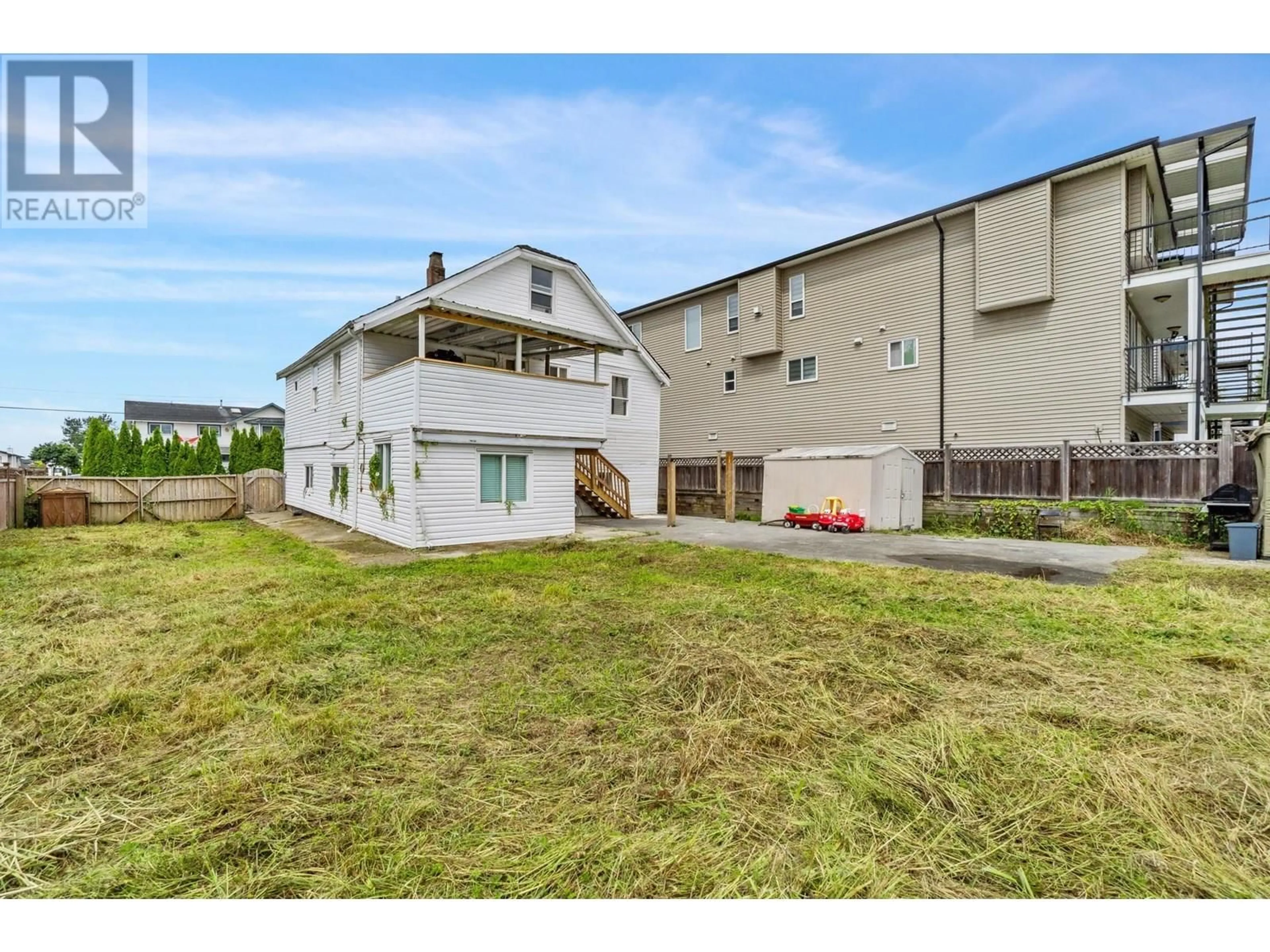 A pic from outside/outdoor area/front of a property/back of a property/a pic from drone, unknown for 347 PEMBINA STREET, New Westminster British Columbia V3M5J5