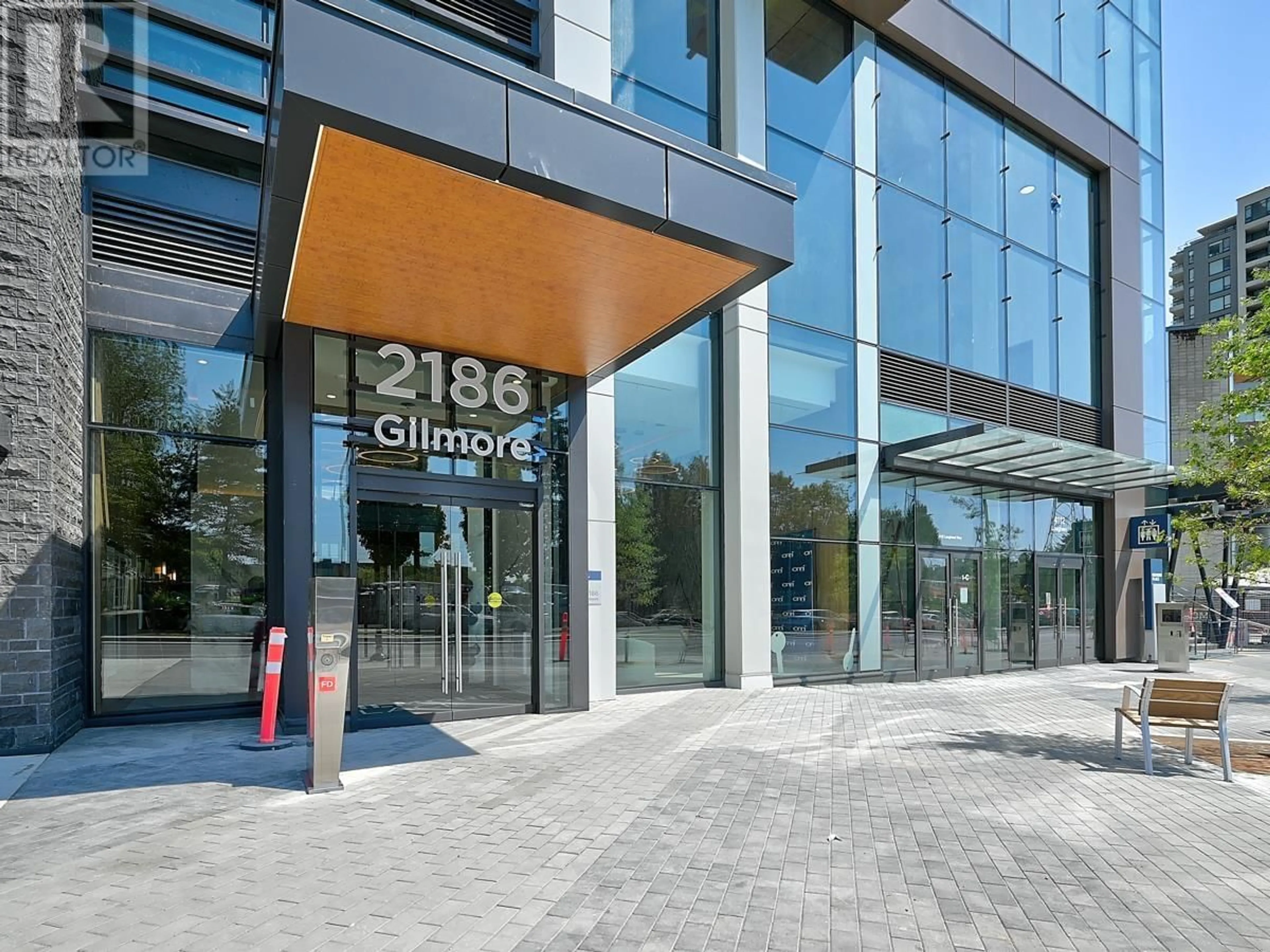 Indoor foyer for 2406 - 2186 GILMORE AVENUE, Burnaby British Columbia V5C0N7