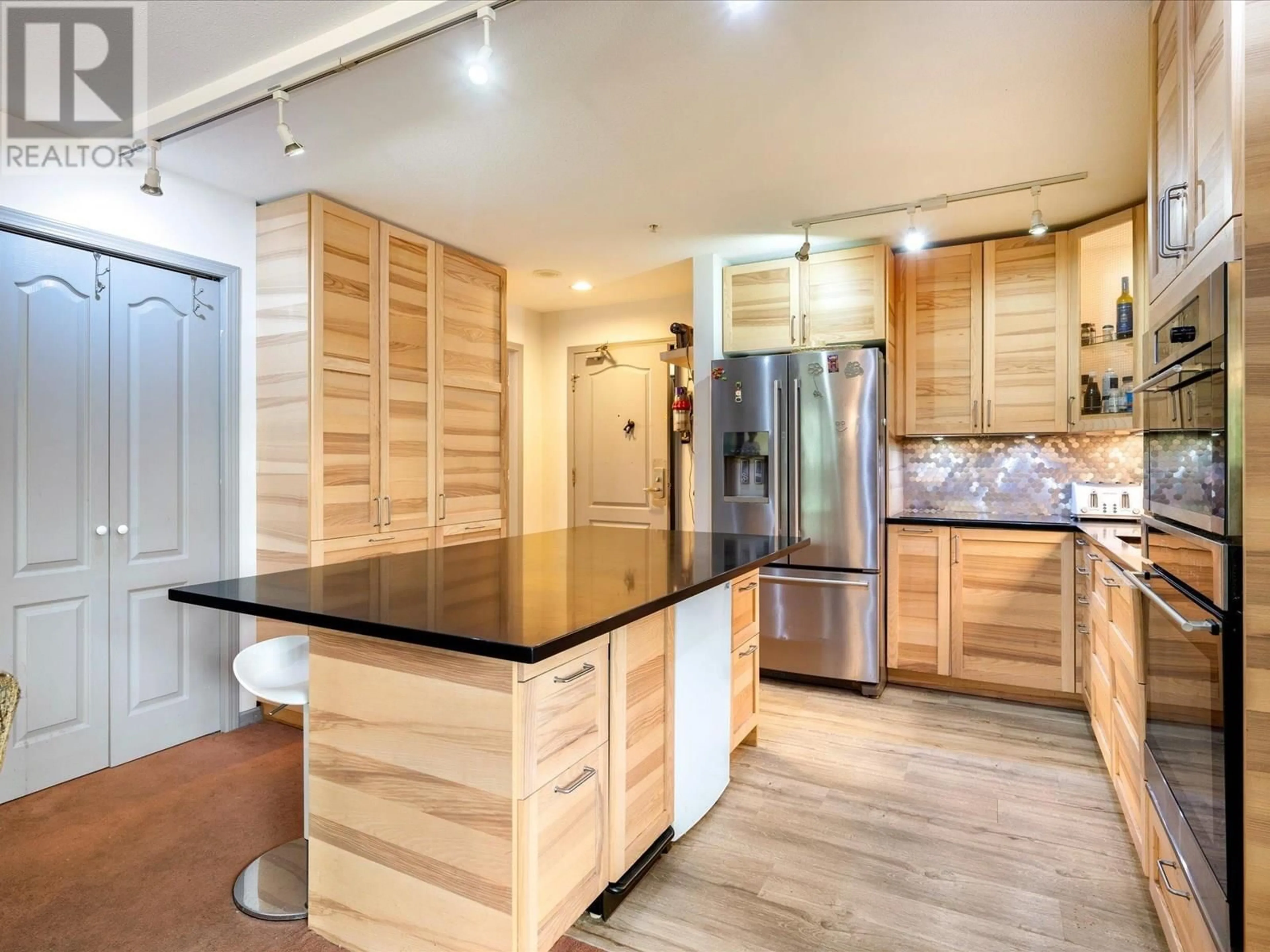 Contemporary kitchen, wood/laminate floor for 304 - 4314 MAIN STREET, Whistler British Columbia V8E1A8