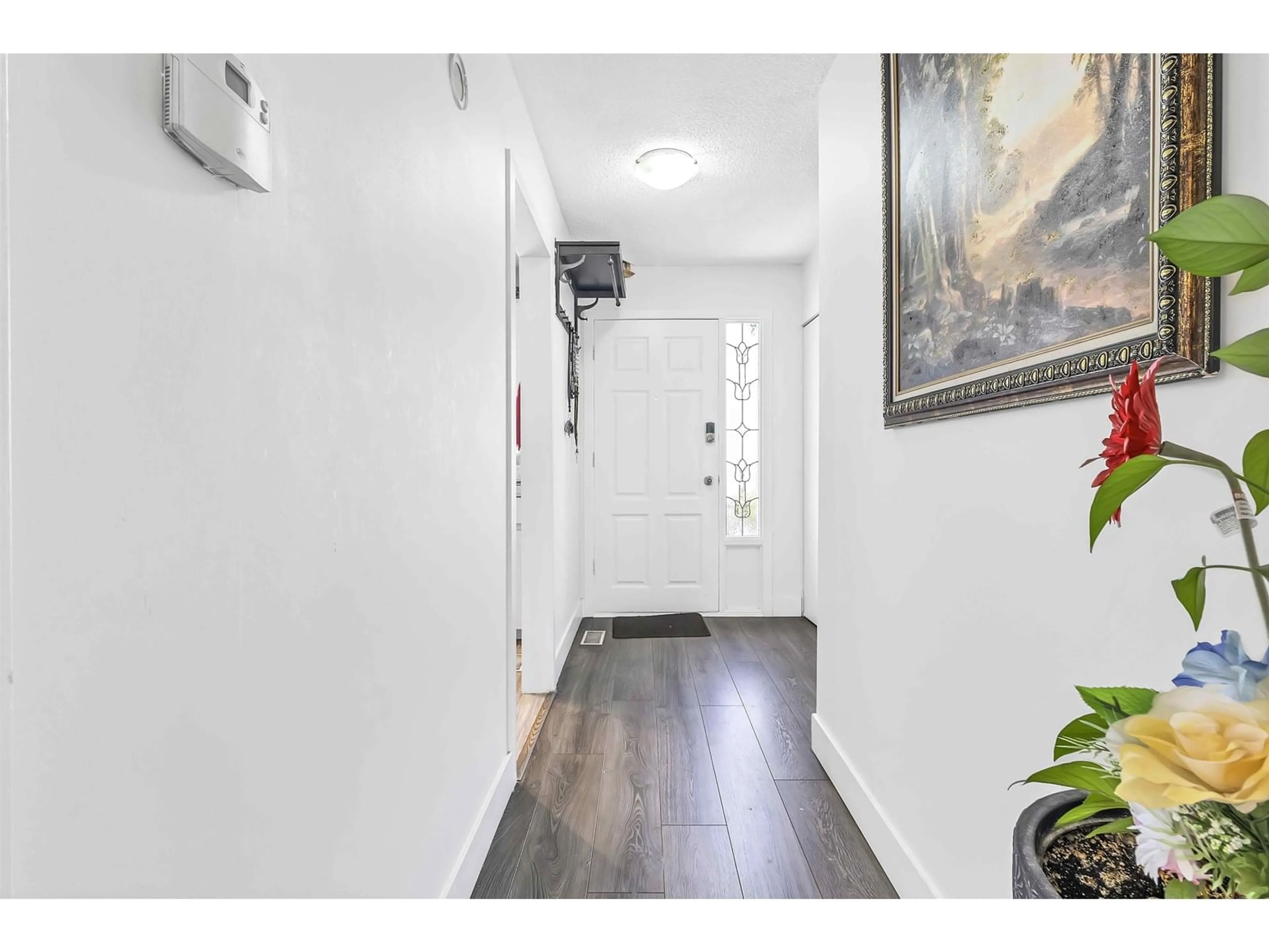 Indoor entryway for 106 - 11901 89A, Surrey British Columbia V4C3G8