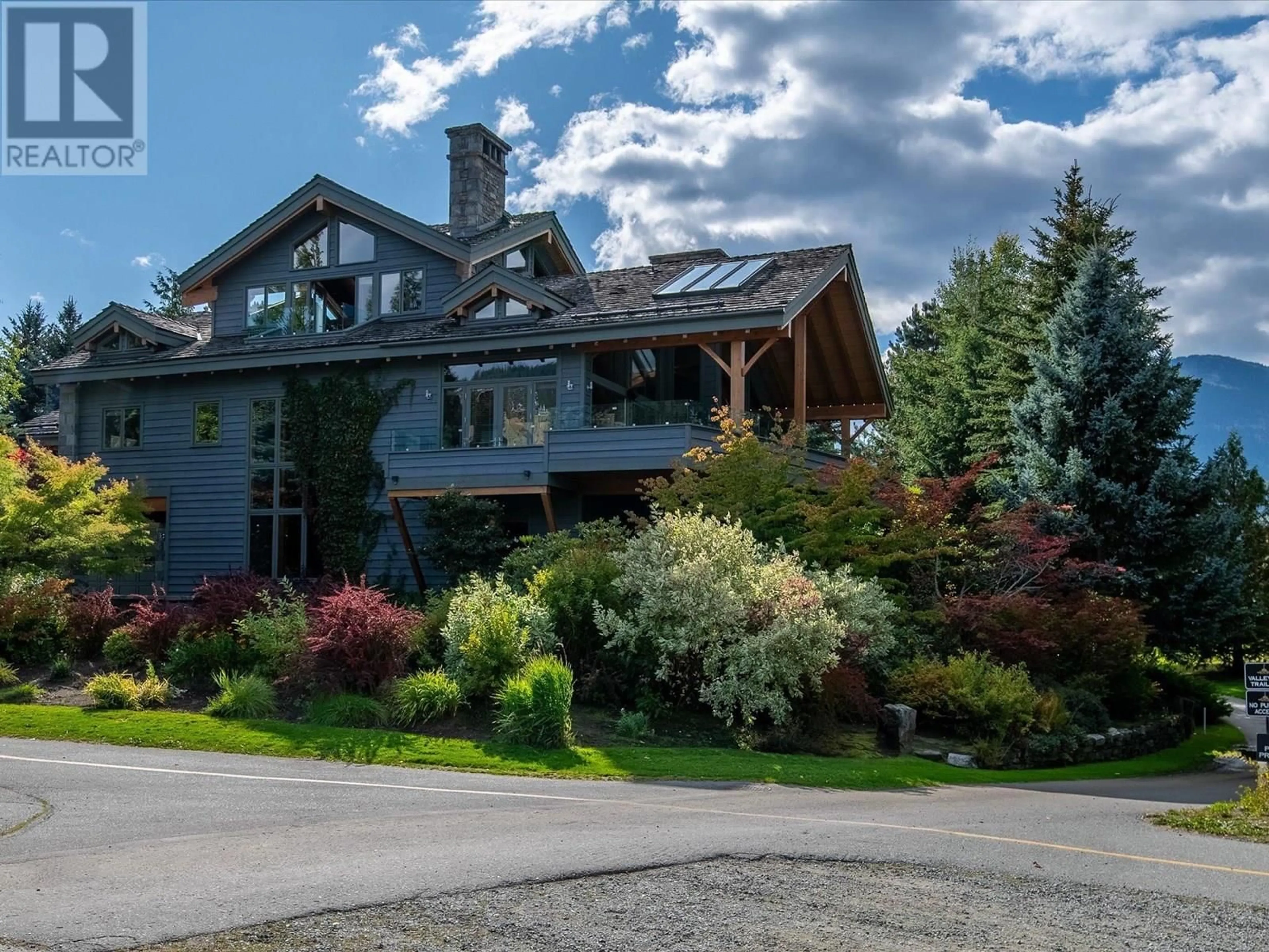 A pic from outside/outdoor area/front of a property/back of a property/a pic from drone, mountain view for 8065 NICKLAUS NORTH BOULEVARD, Whistler British Columbia V8E1J7