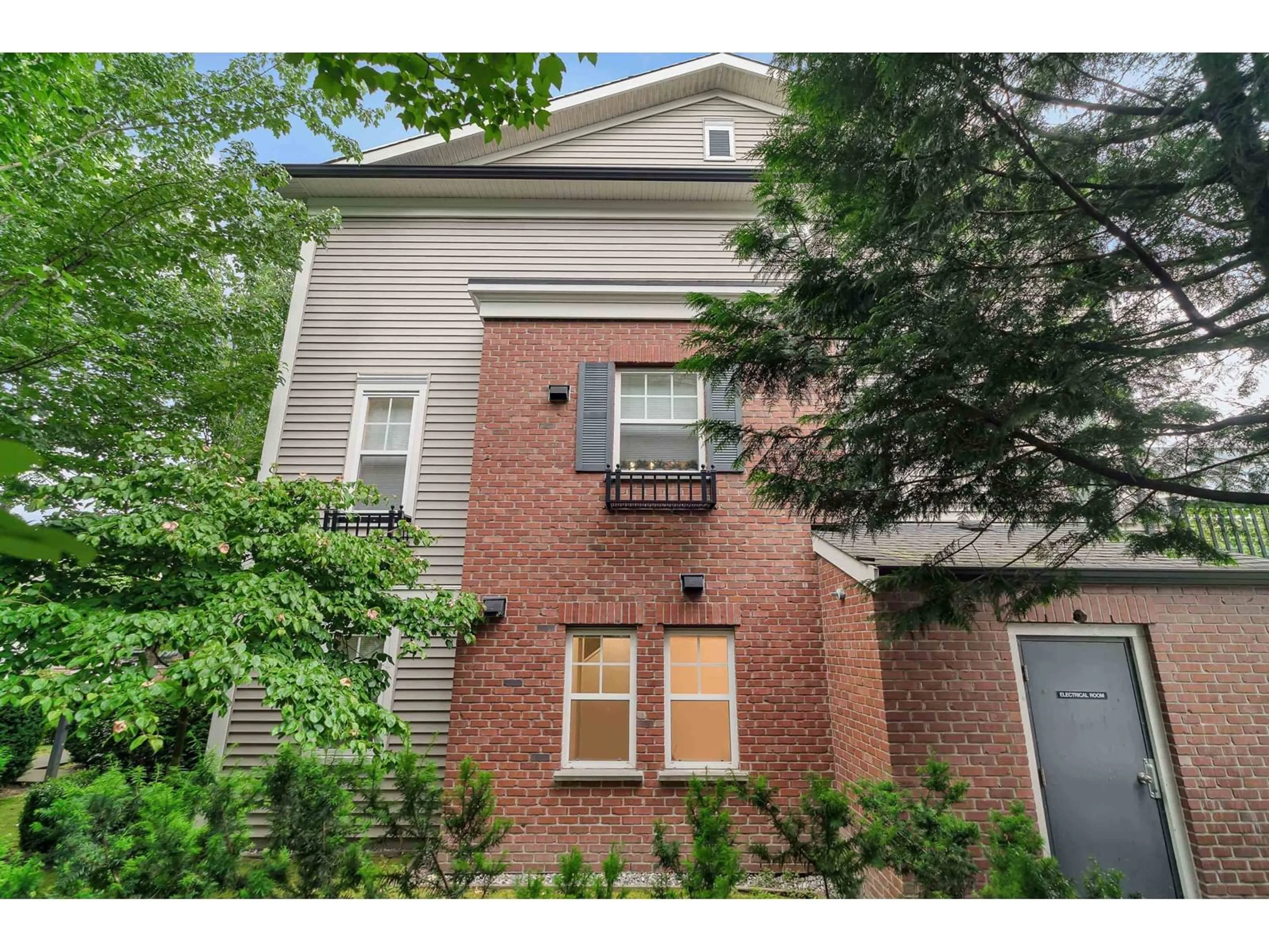Home with brick exterior material, street for 8 - 7238 189, Surrey British Columbia V4N5Y8
