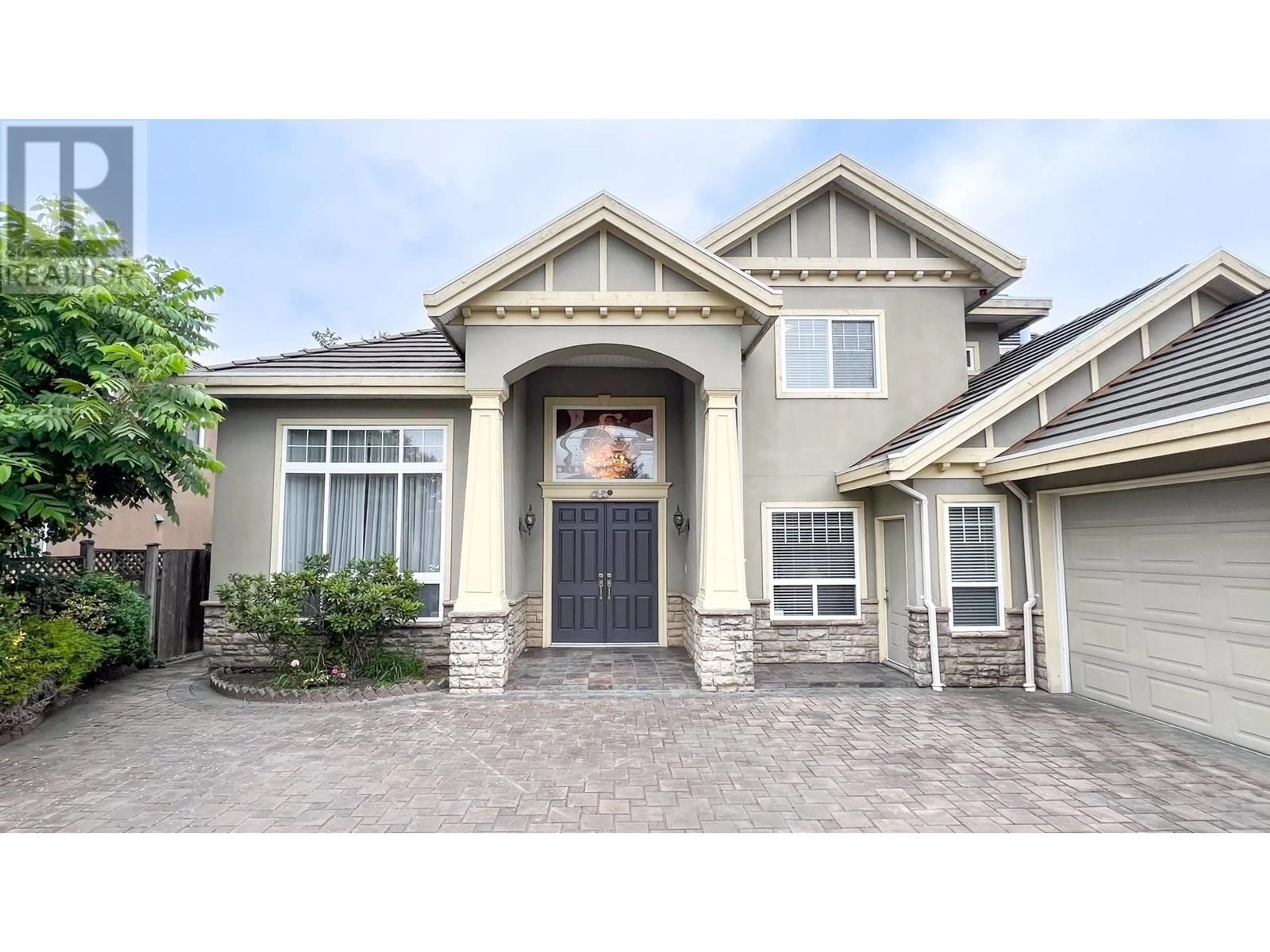 Home with vinyl exterior material, street for 6571 CHATSWORTH ROAD, Richmond British Columbia V7C3S4