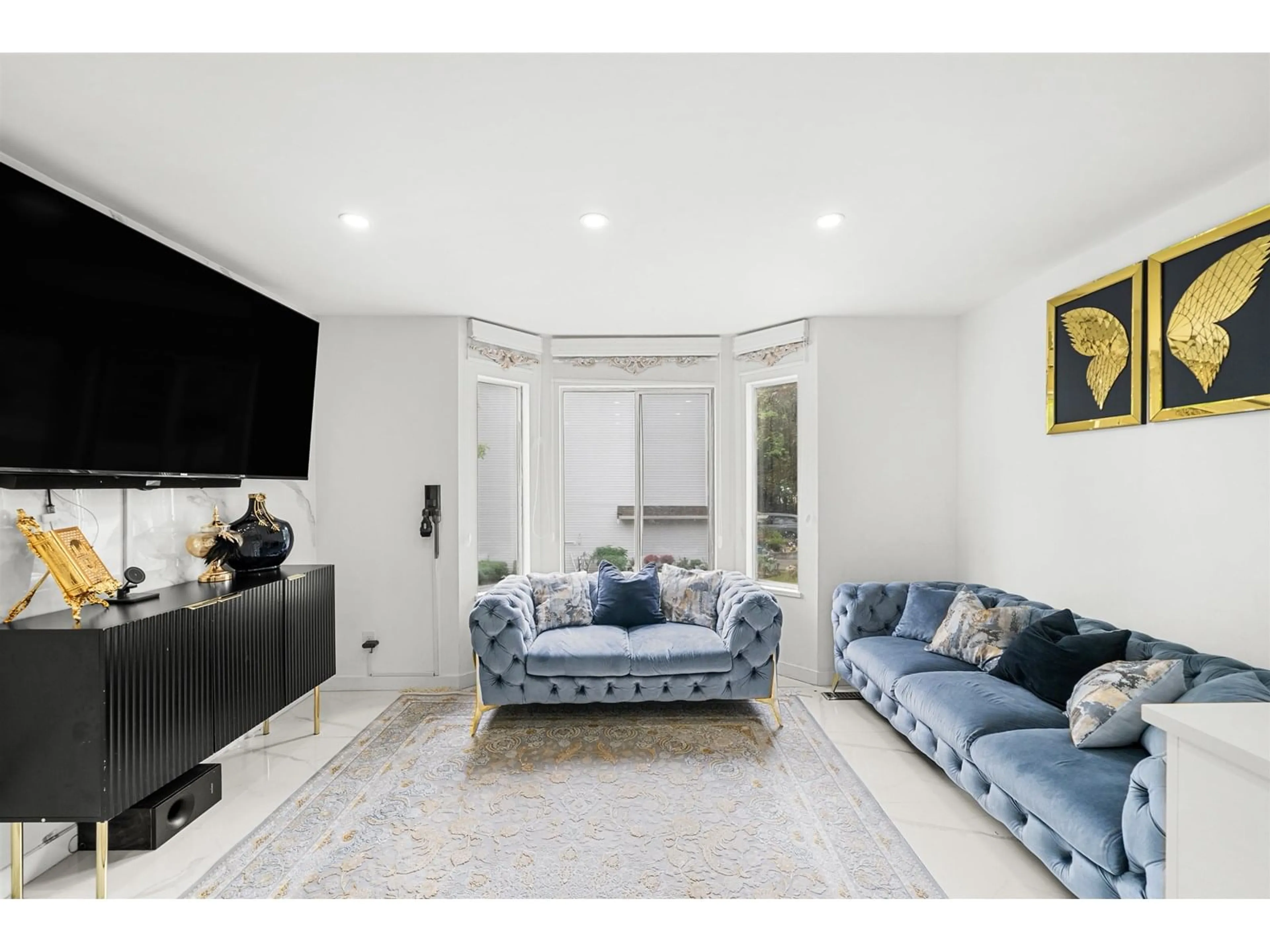 Living room with furniture, unknown for 13 - 8220 121A, Surrey British Columbia V3W0G4