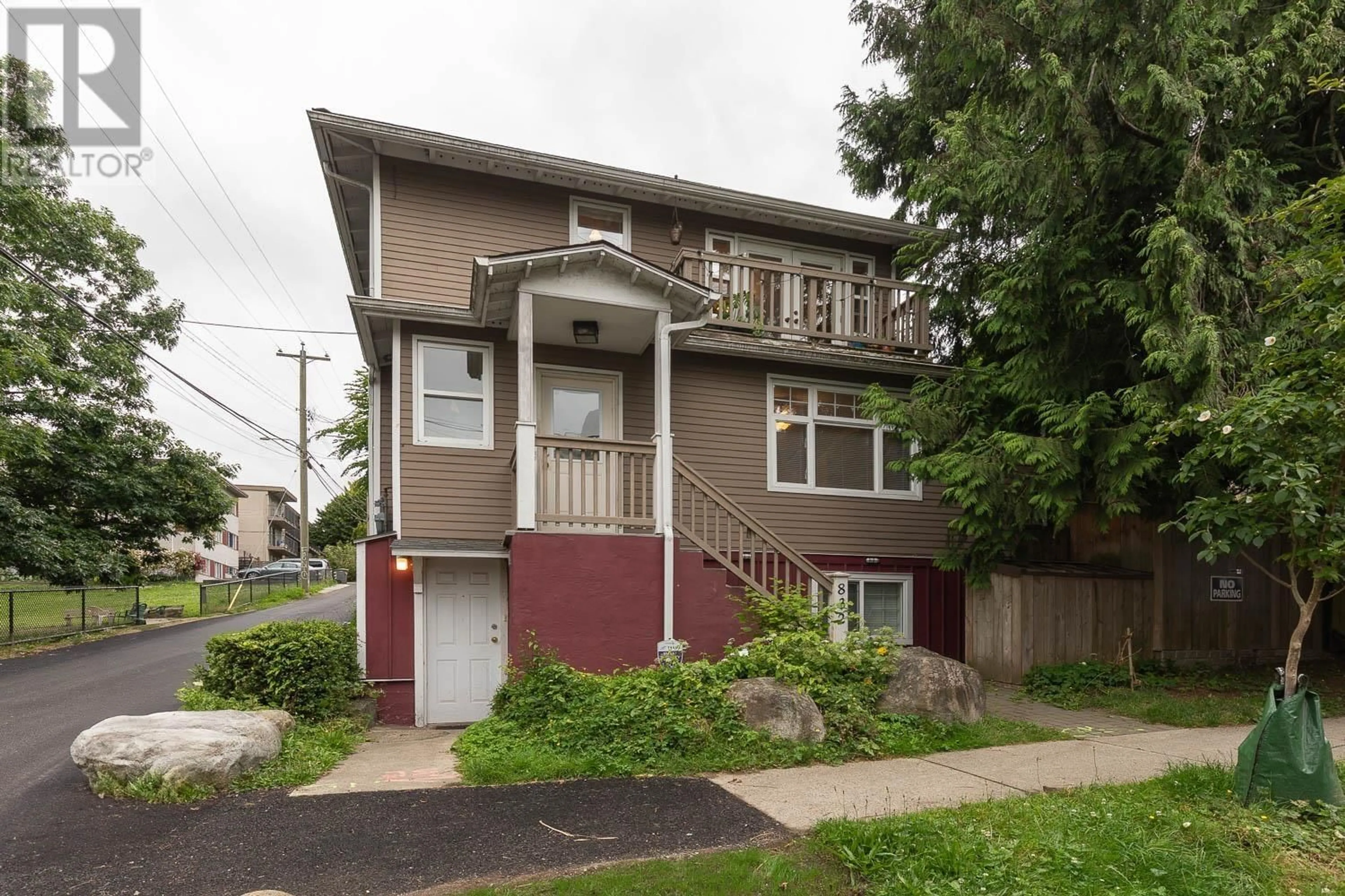 Home with vinyl exterior material, street for 832 SALSBURY DRIVE, Vancouver British Columbia V5L4A2