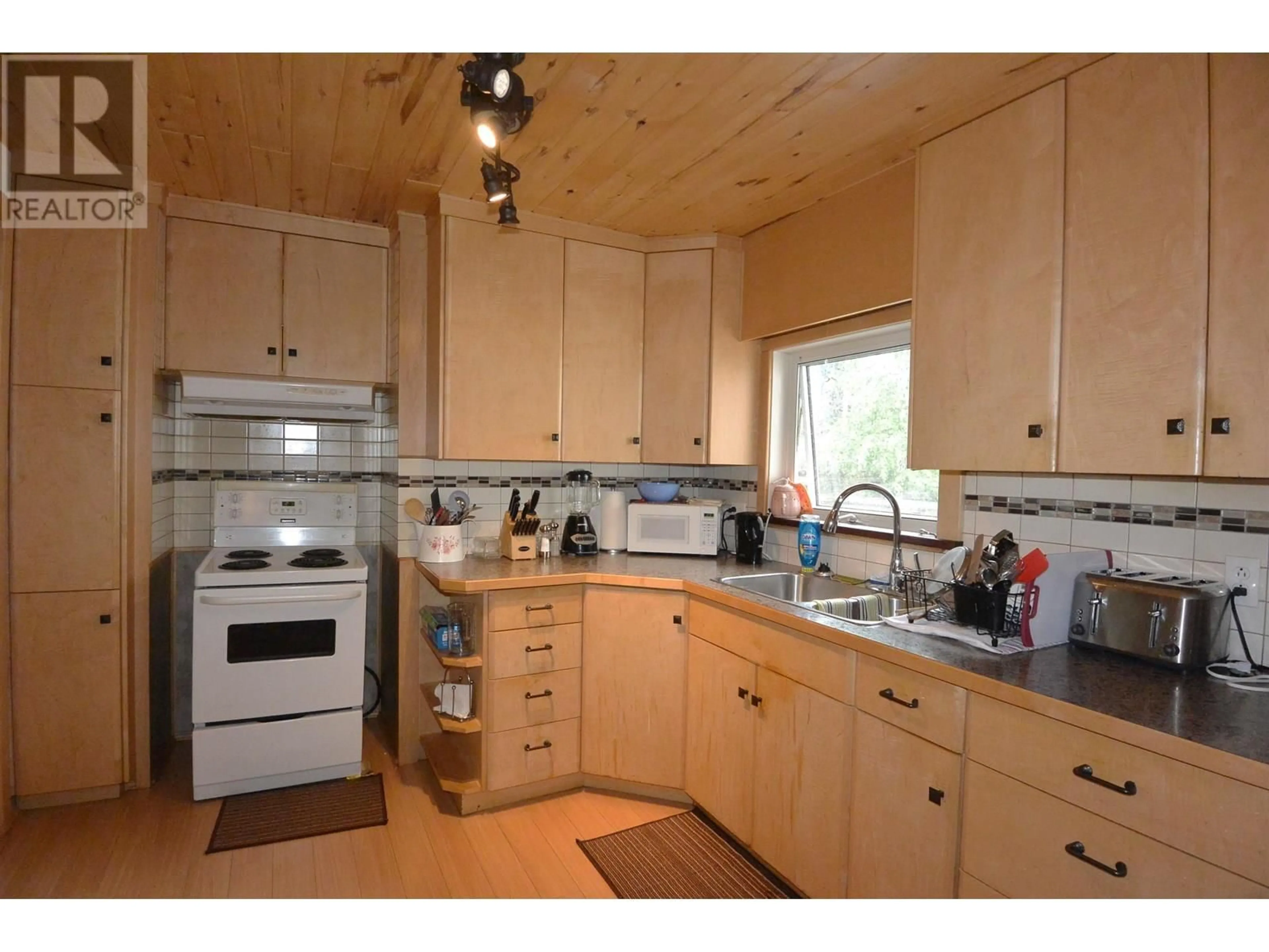 Standard kitchen, wood/laminate floor for 3568 2ND AVENUE, Smithers British Columbia V0J2N0