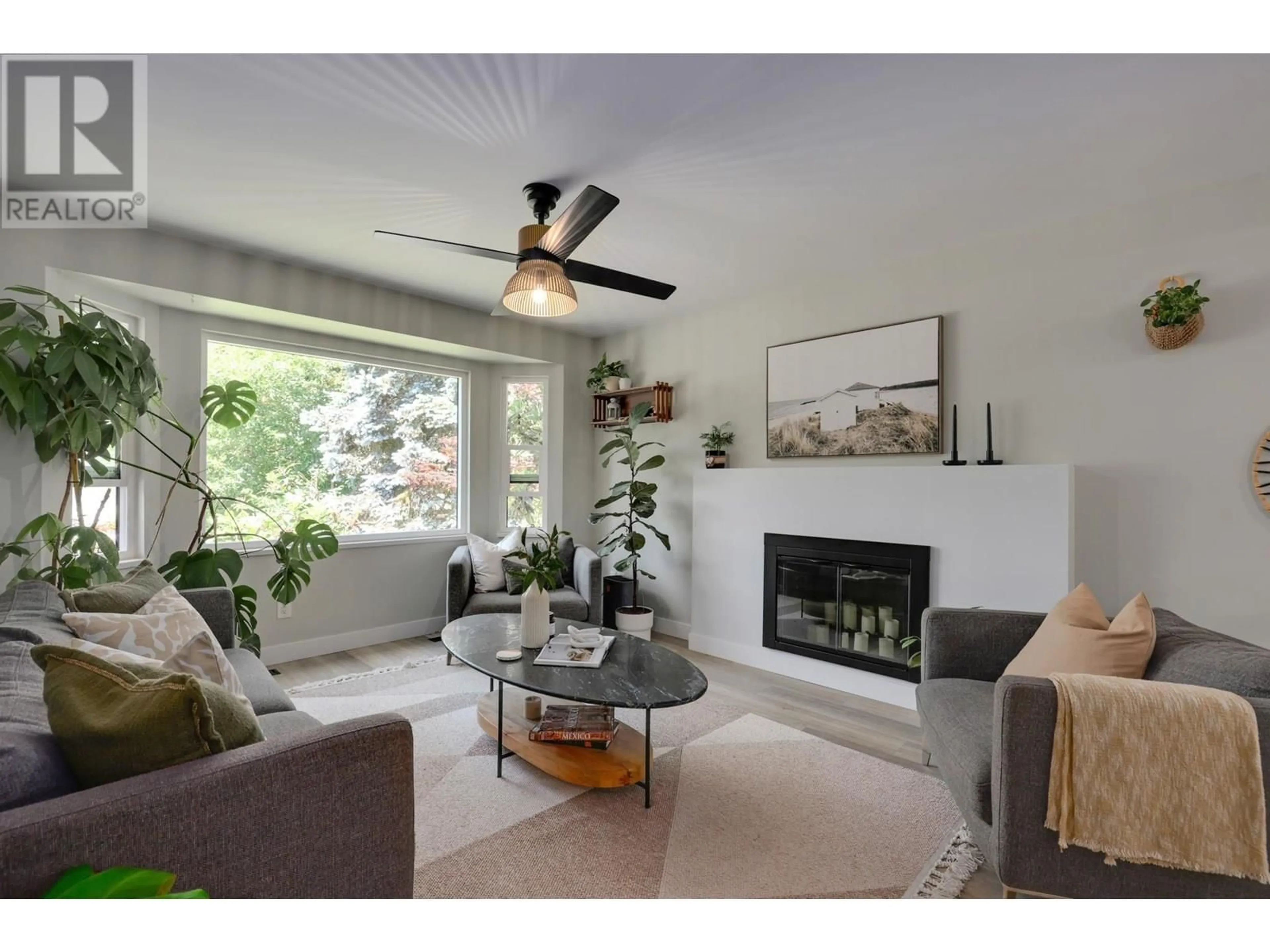 Living room with furniture, unknown for 1460 HAMBER COURT, North Vancouver British Columbia V7G2B5
