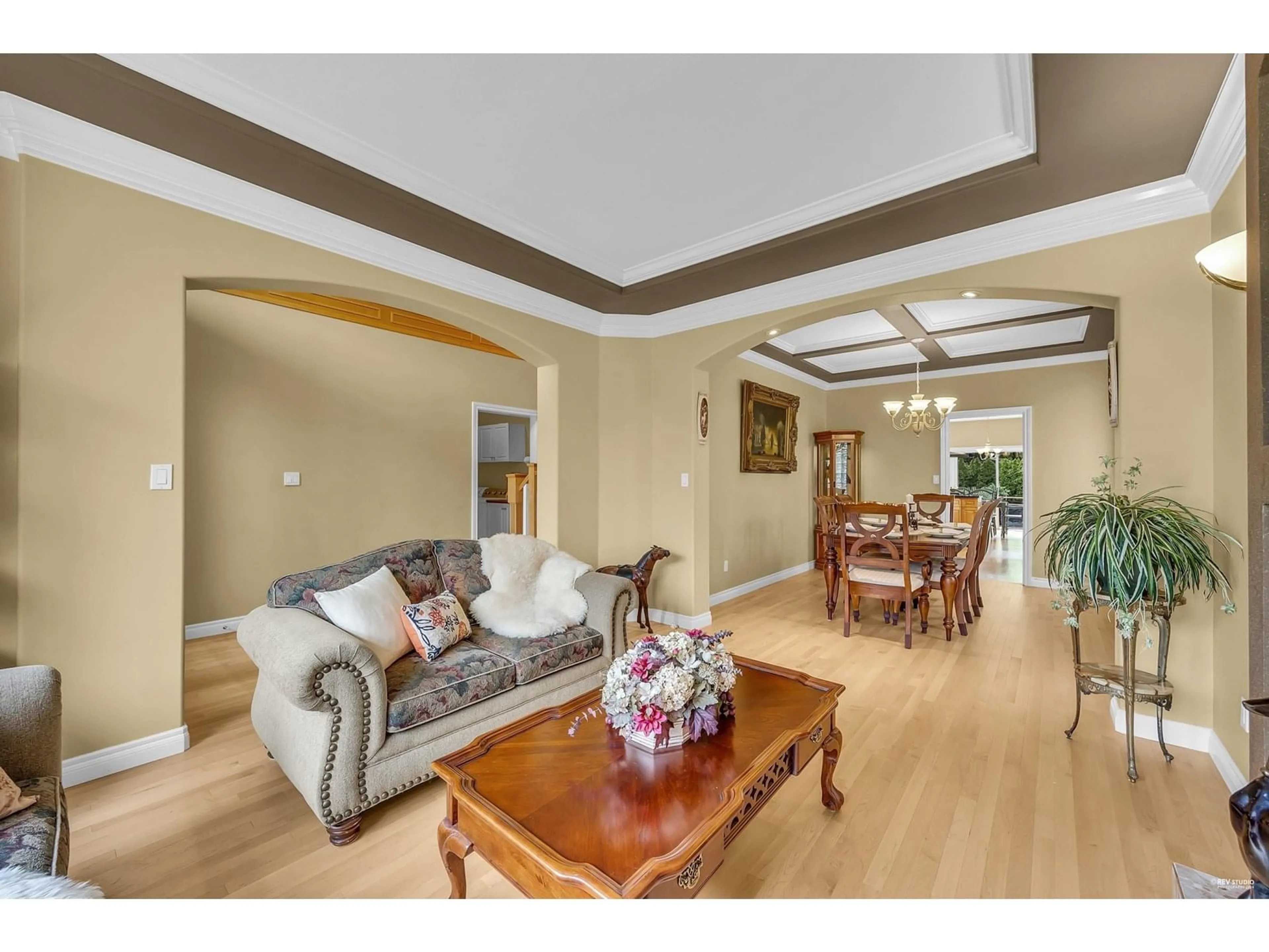 Living room with furniture, unknown for 14942 22A, Surrey British Columbia V4A9J2