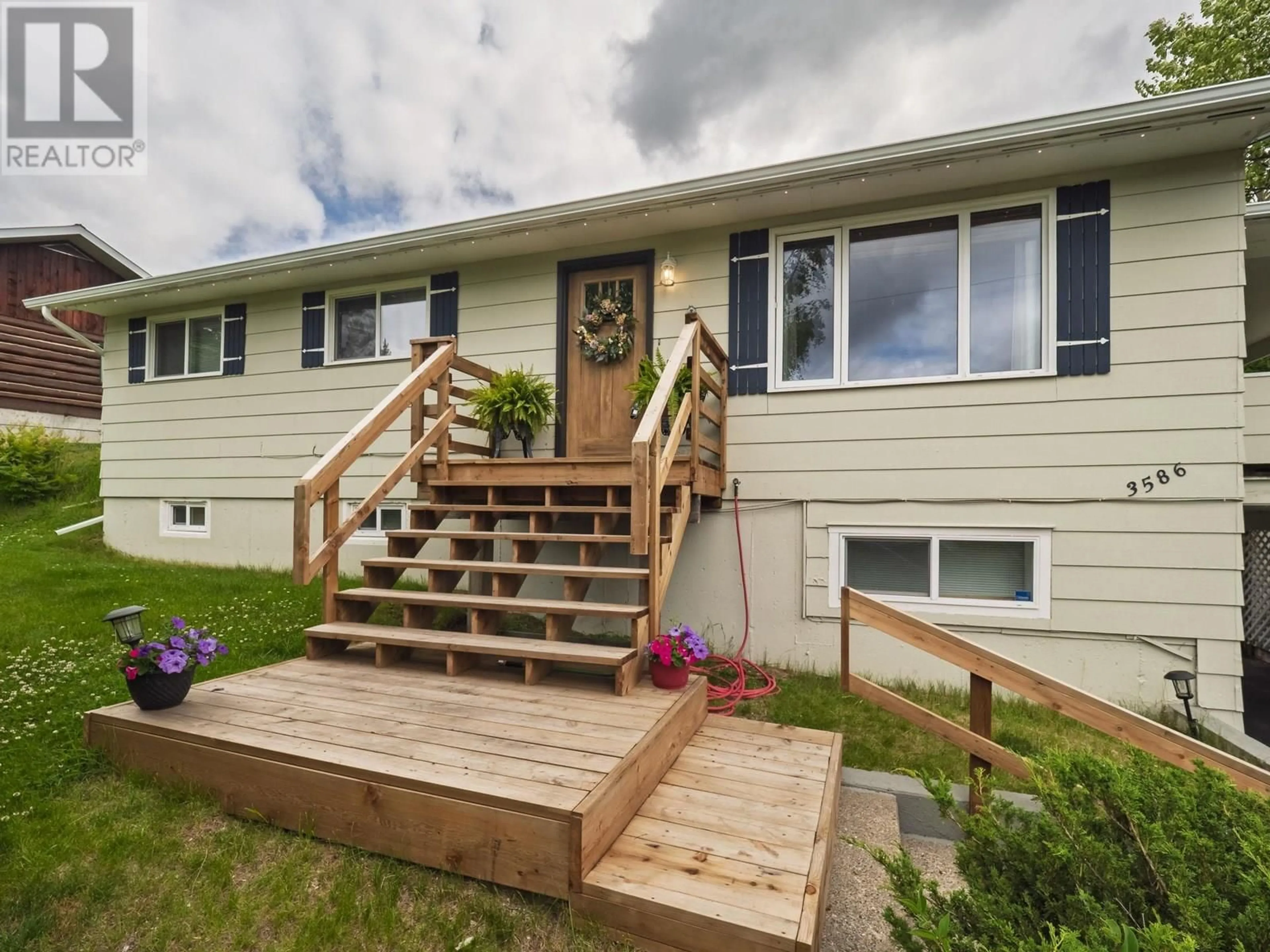 Home with vinyl exterior material, unknown for 3586 ALDERWOOD COURT, Prince George British Columbia V2K1N3